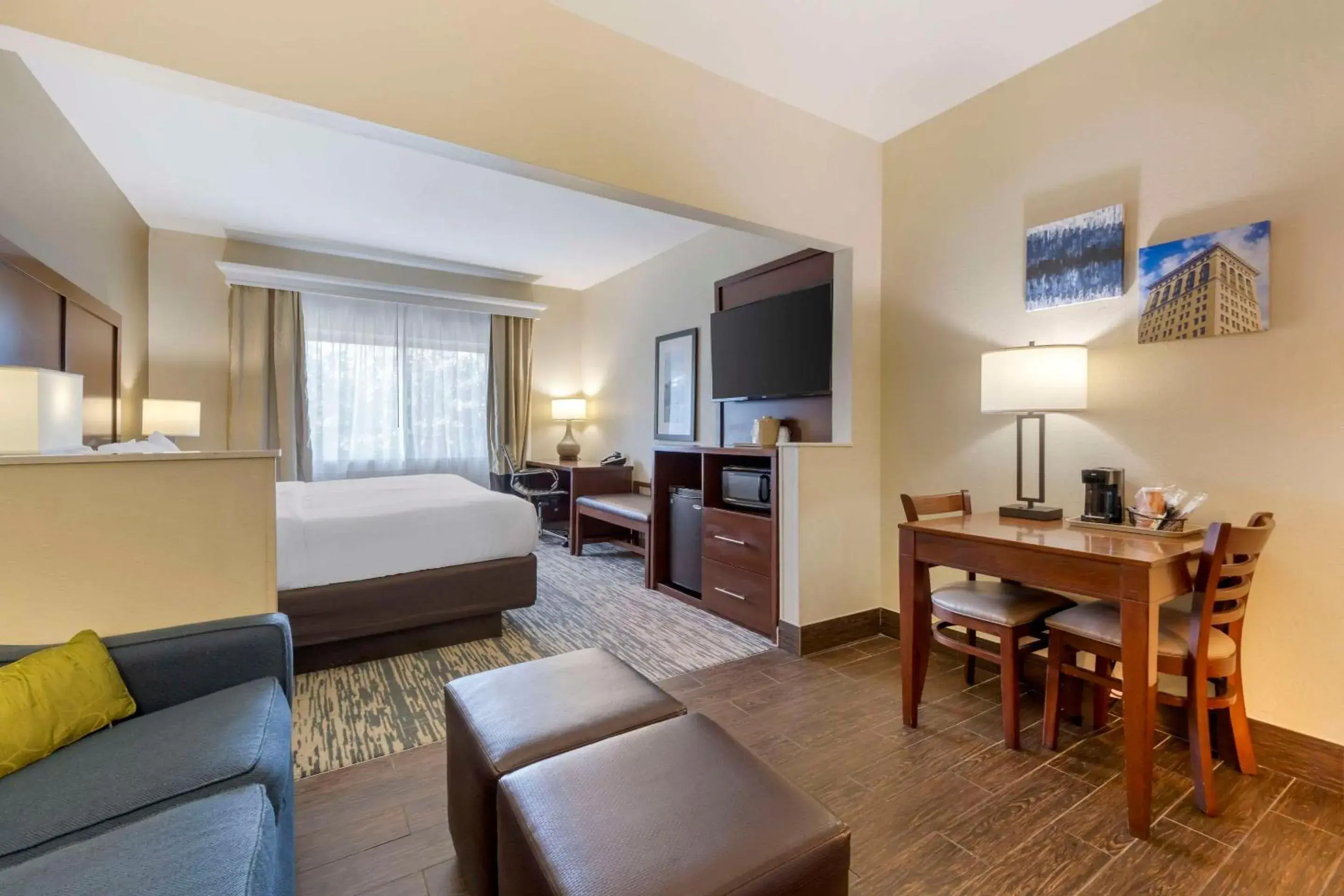 Bedroom, Bed in Comfort Suites Keeneland Bedroom, Bed in Comfort Suites Keeneland