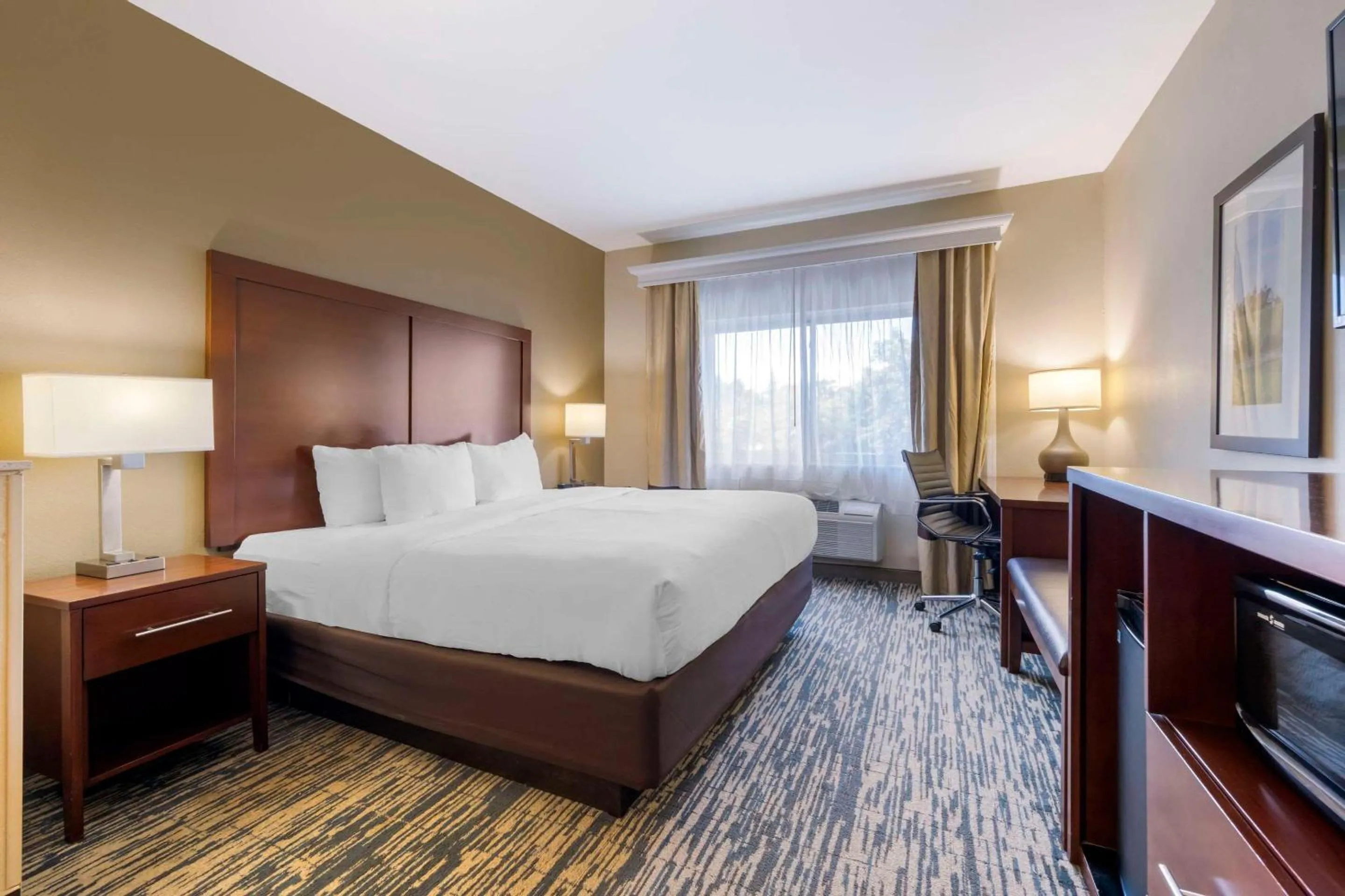 Bedroom, Bed in Comfort Suites Keeneland