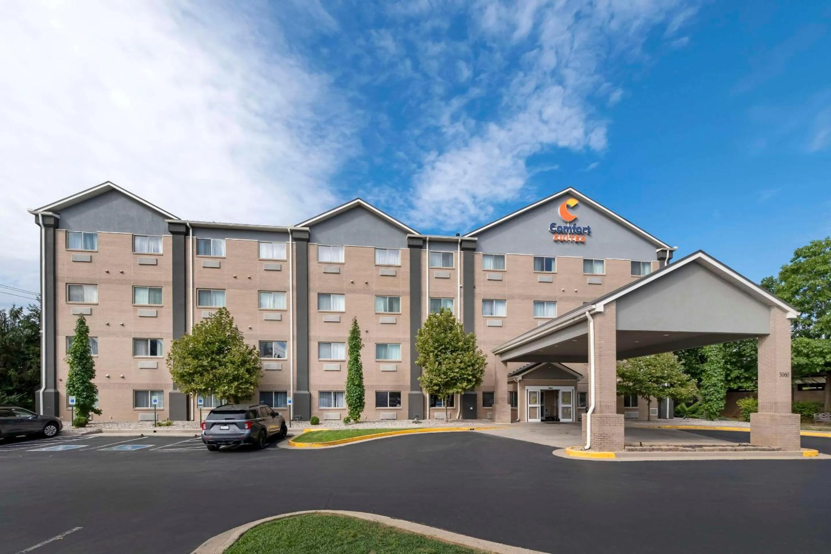 Property building in Comfort Suites Keeneland