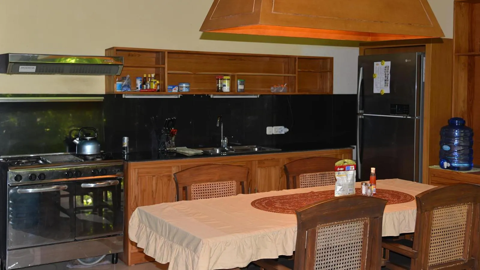 Kitchen or kitchenette in Villa Latebra