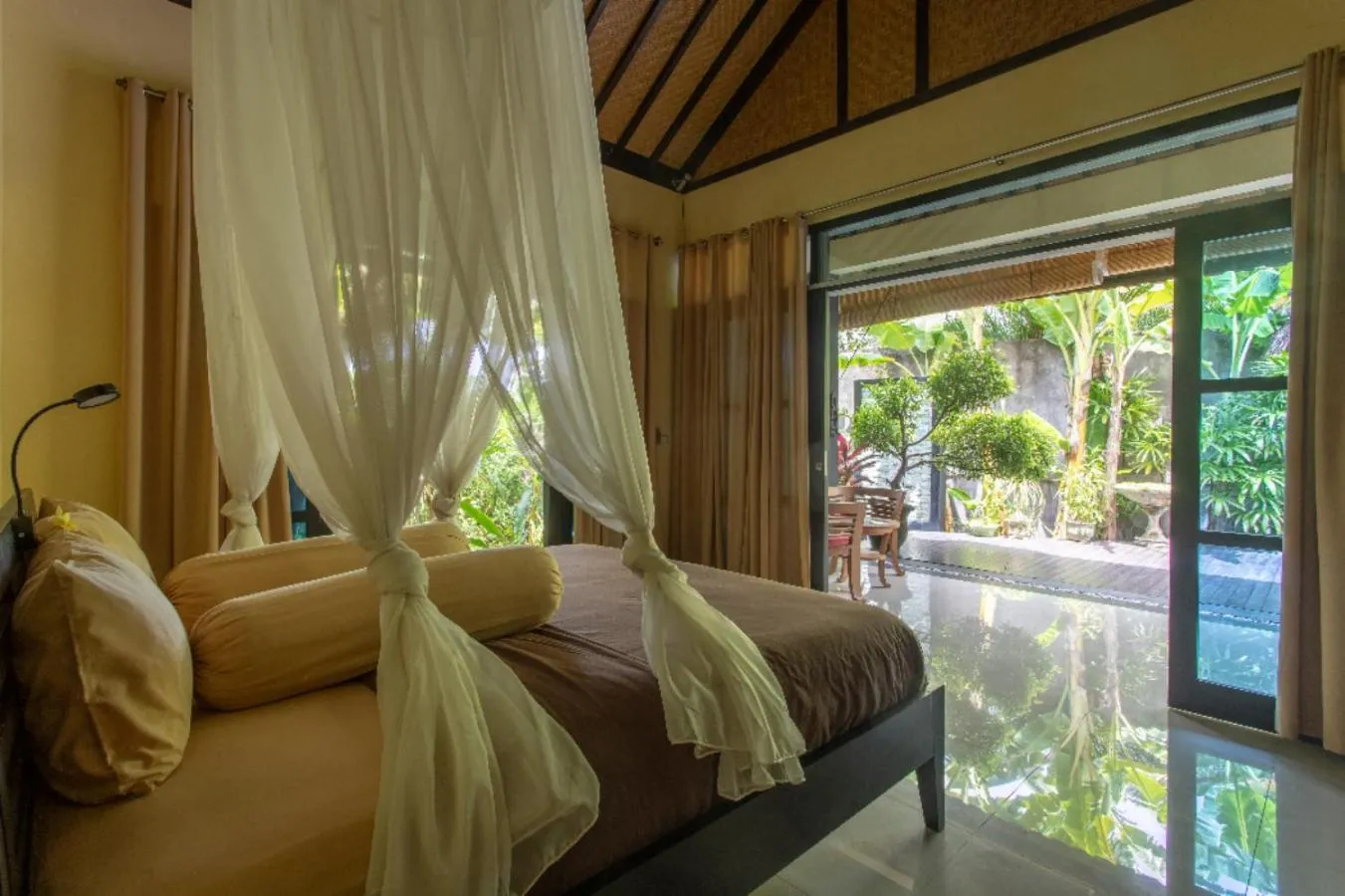 Bed in Villa Latebra