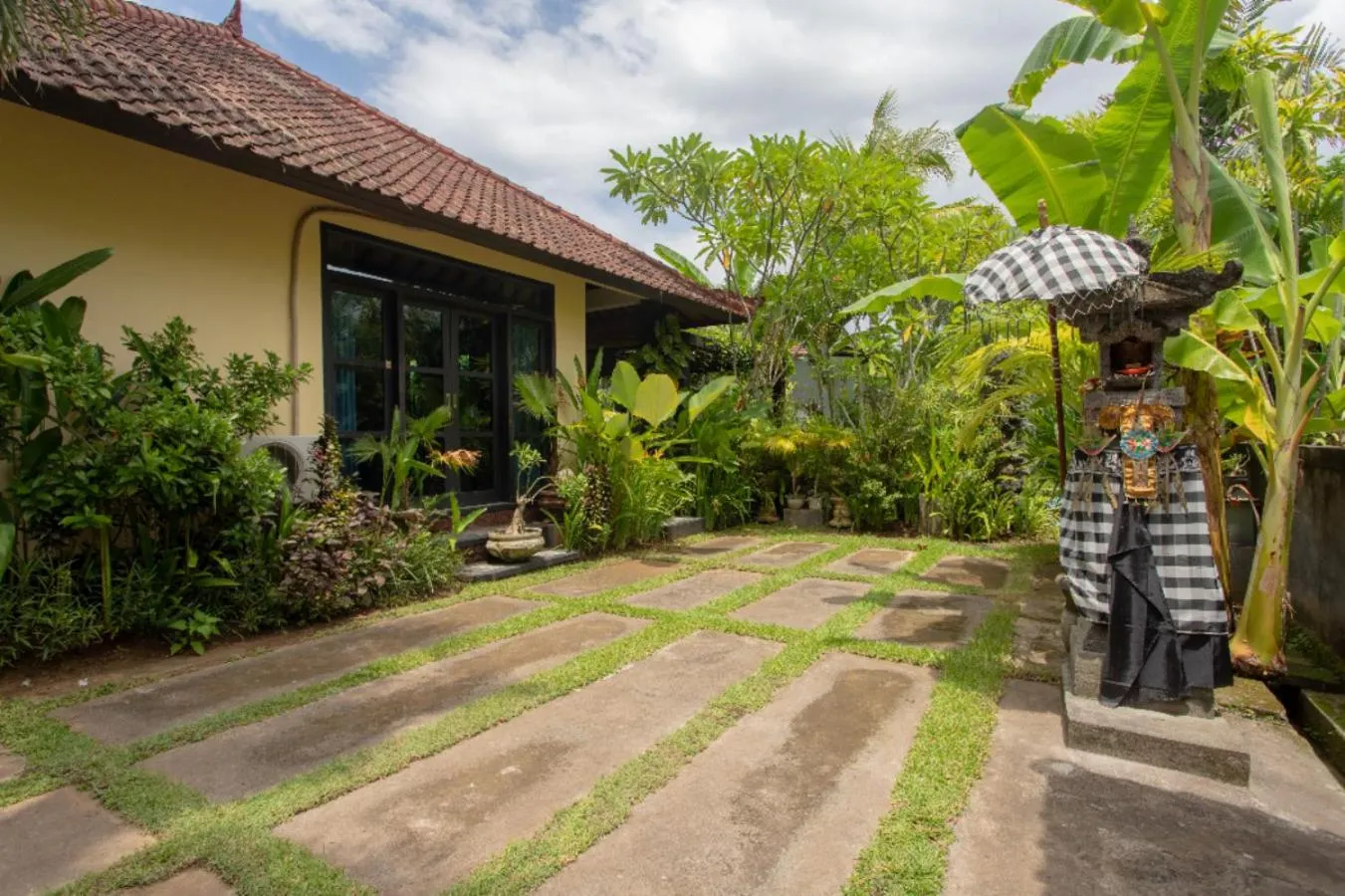 Property building in Villa Latebra