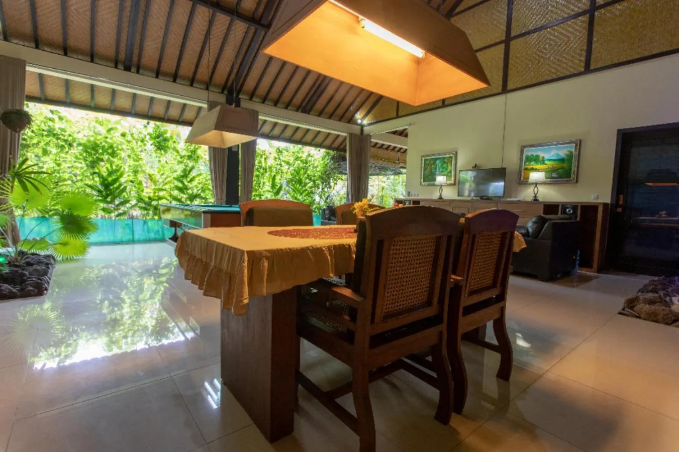 Restaurant/places to eat in Villa Latebra