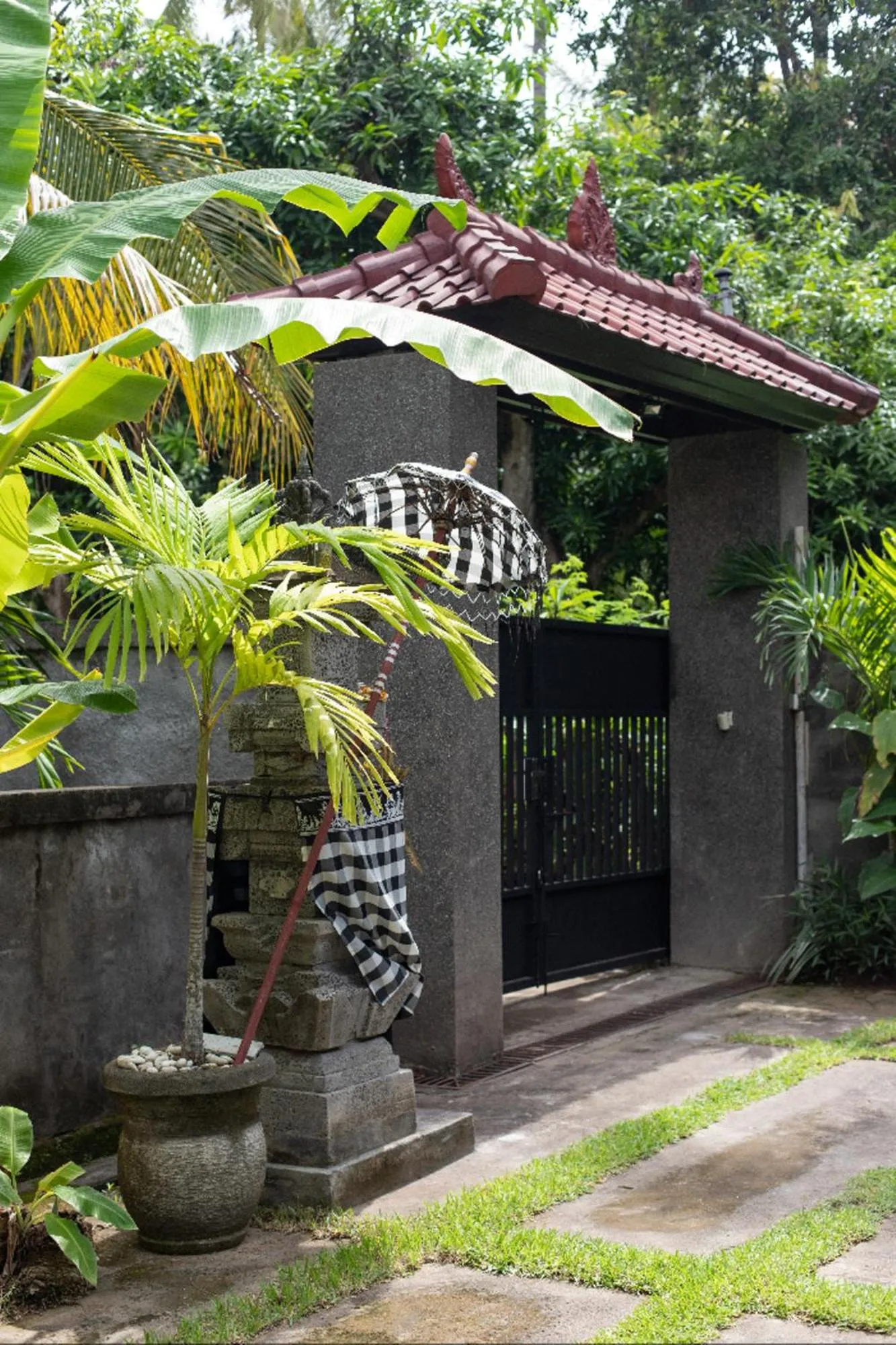 Facade/entrance in Villa Latebra