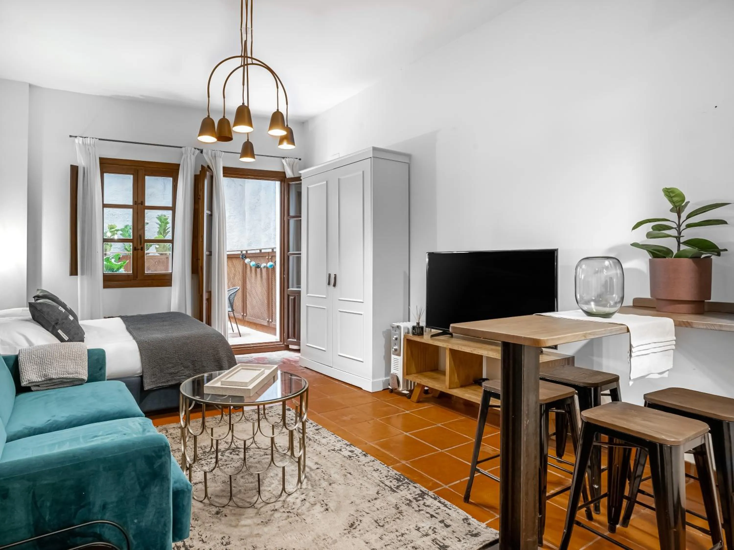 Bed in limehome Granada Calle Santa Ana