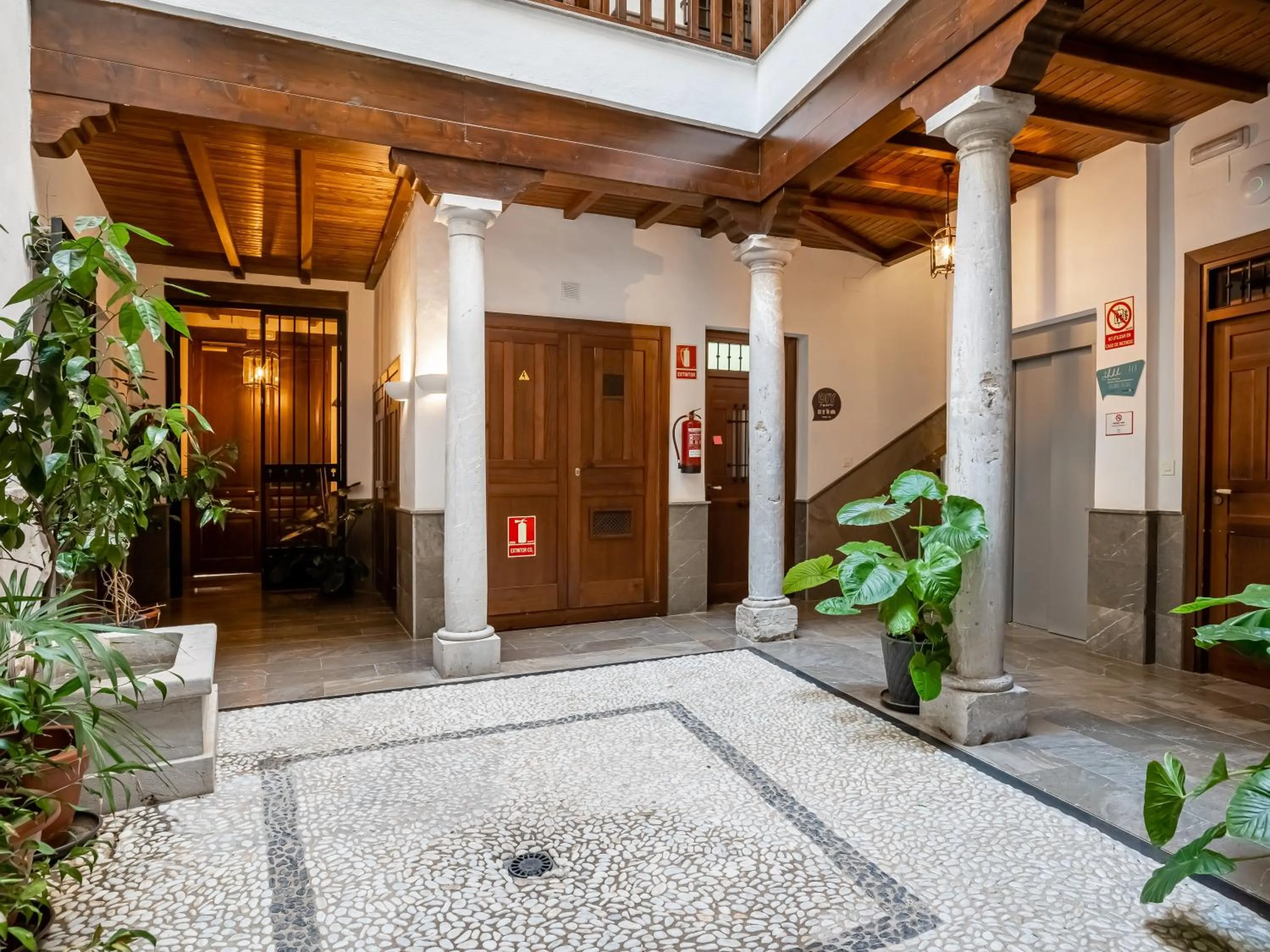 Facade/entrance in limehome Granada Calle Santa Ana