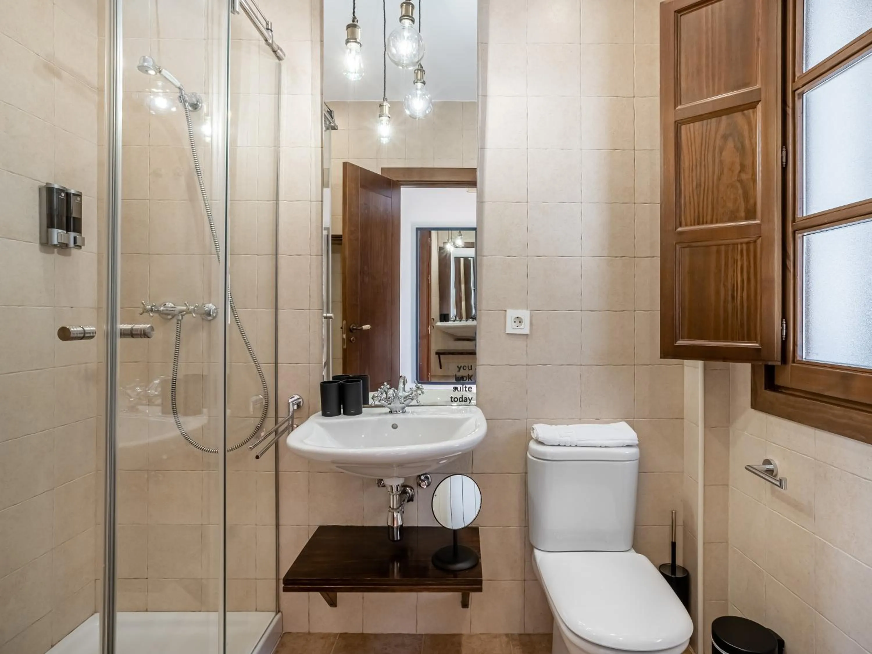 Shower in limehome Granada Calle Santa Ana