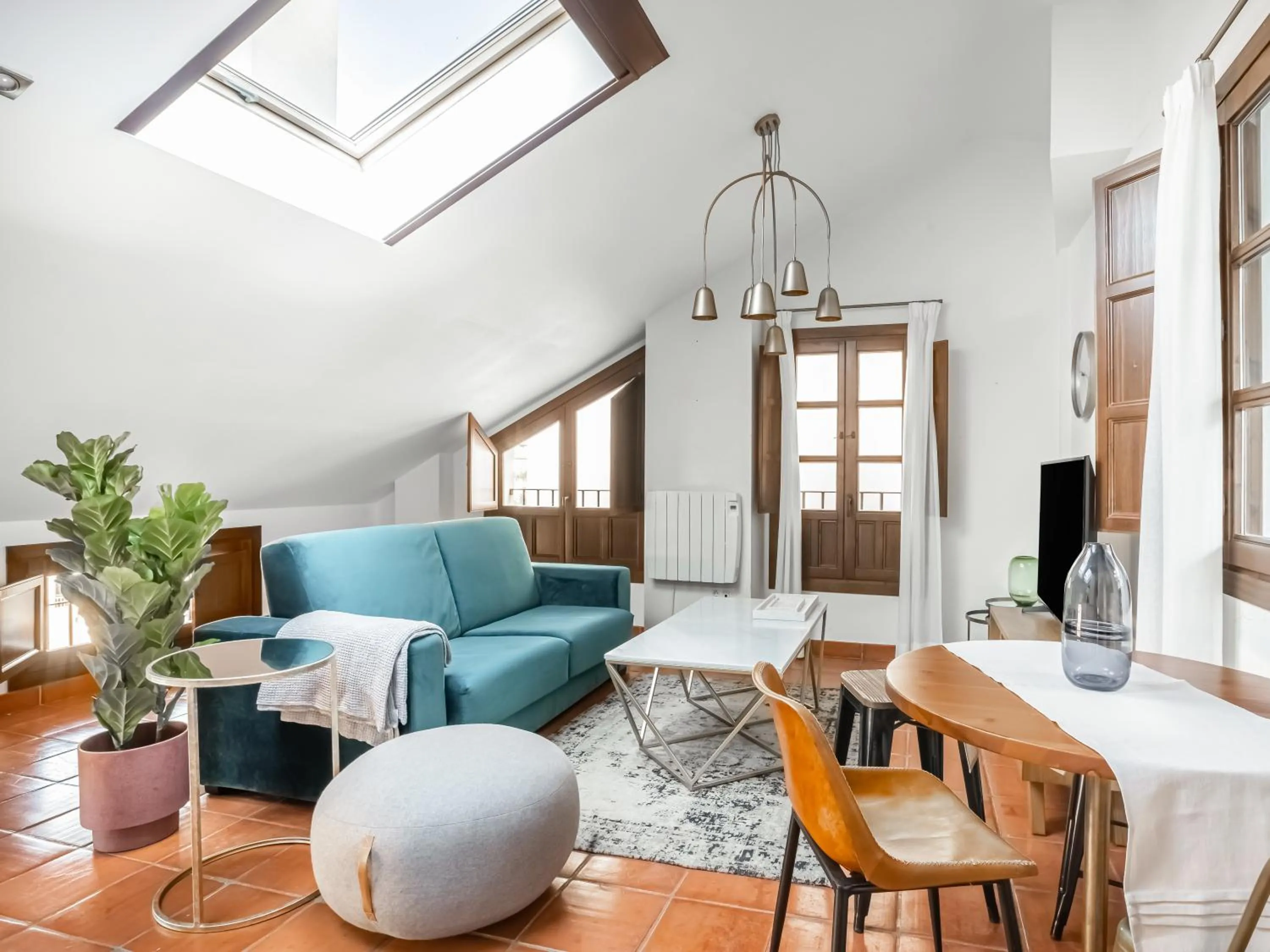 Living room in limehome Granada Calle Santa Ana