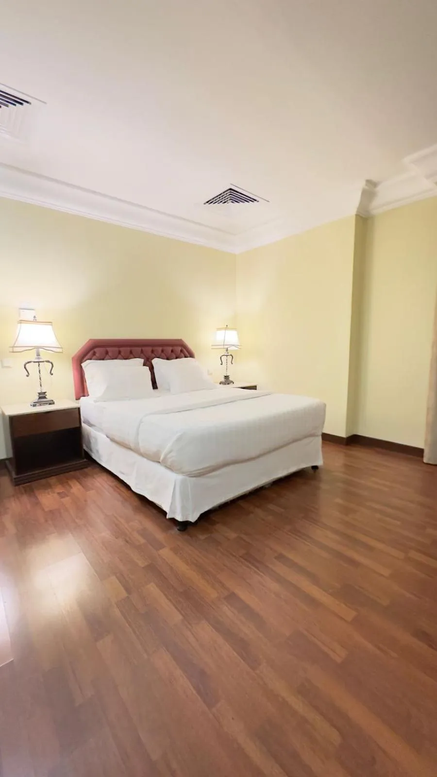 Bedroom, Bed in The Palace Suites