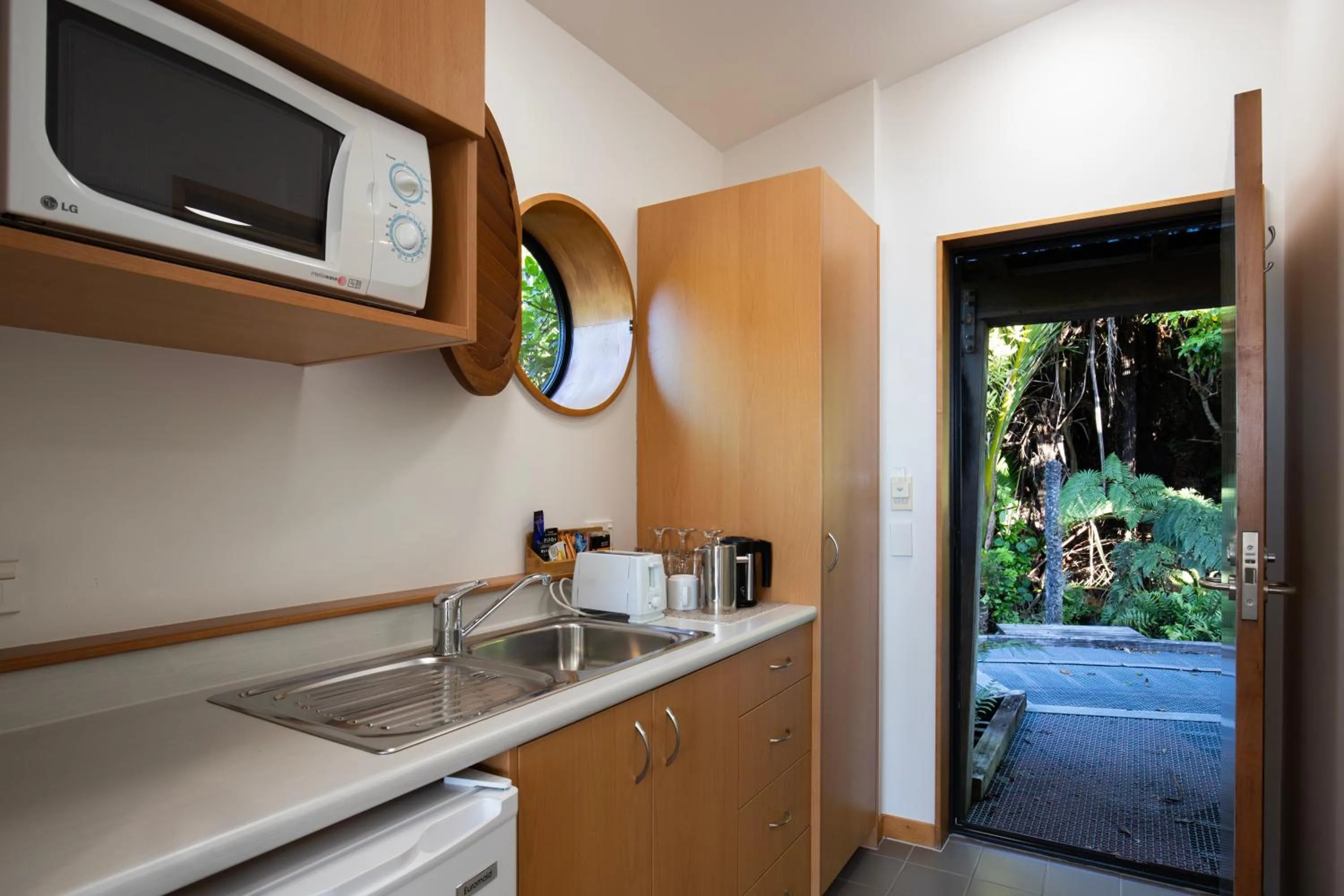Kitchen or kitchenette in Scenic Hotel Punakaiki