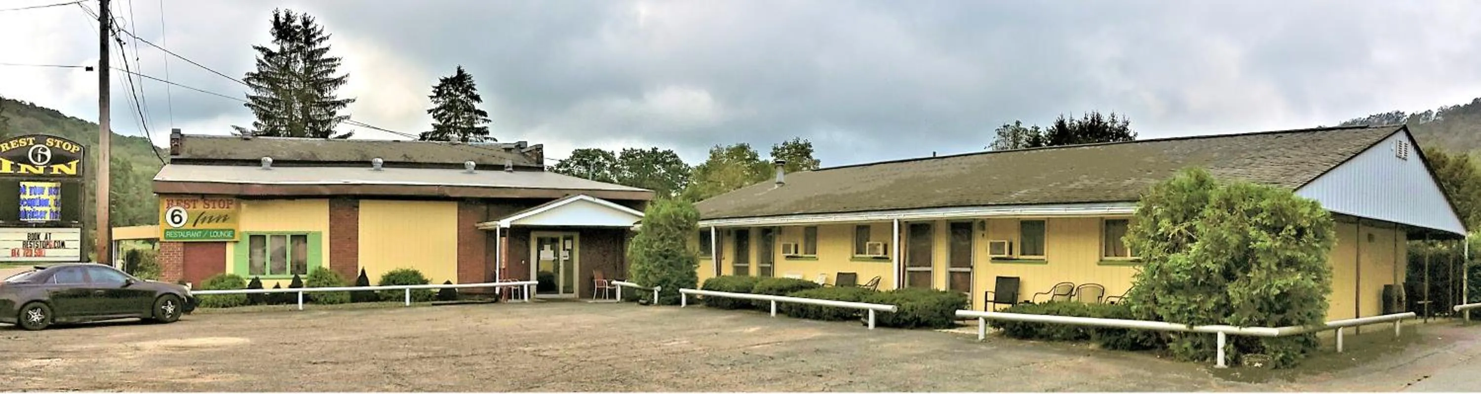 Property building in Rest Stop 6 Inn