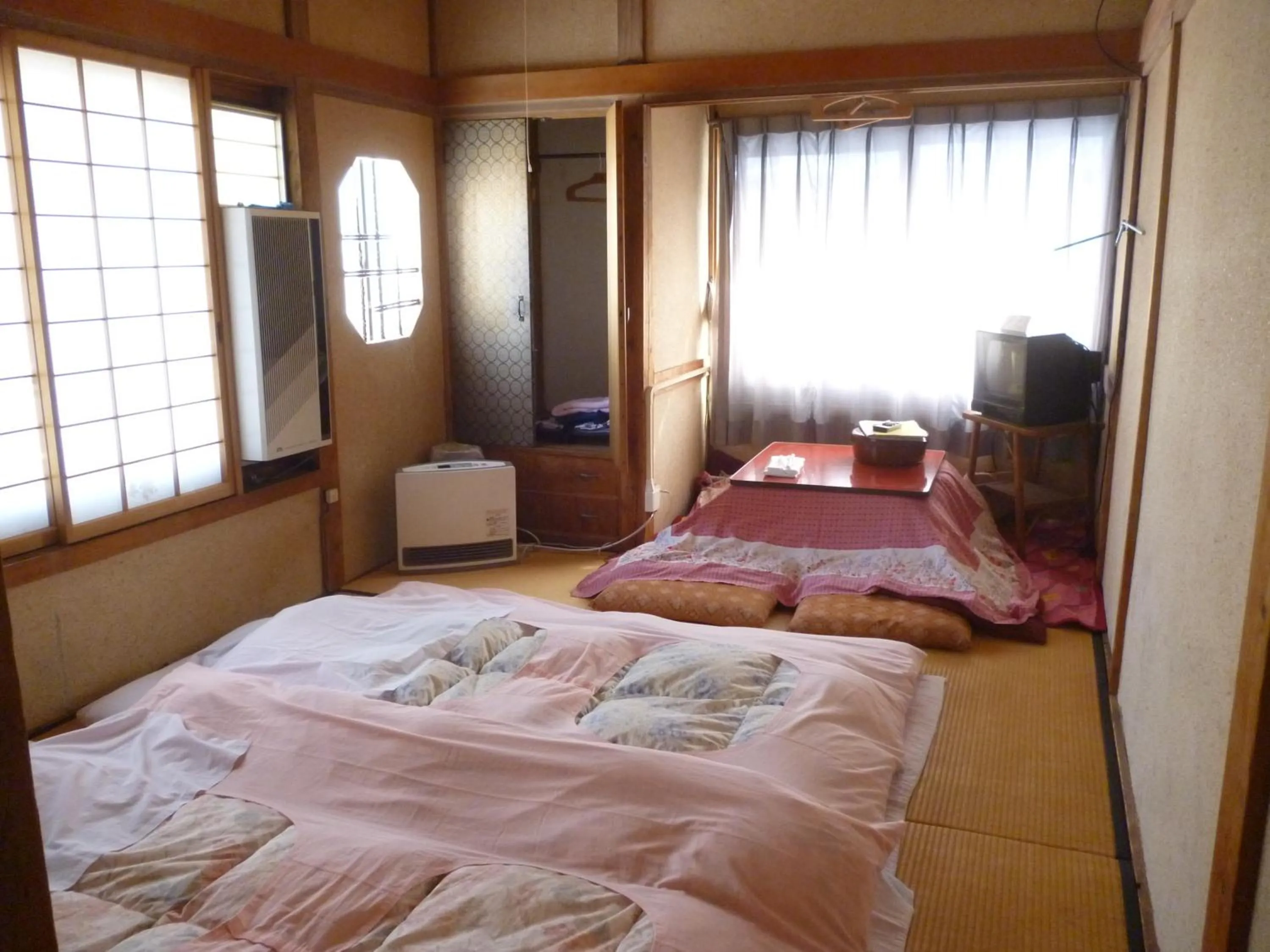Photo of the whole room, Bed in Uotoshi Ryokan
