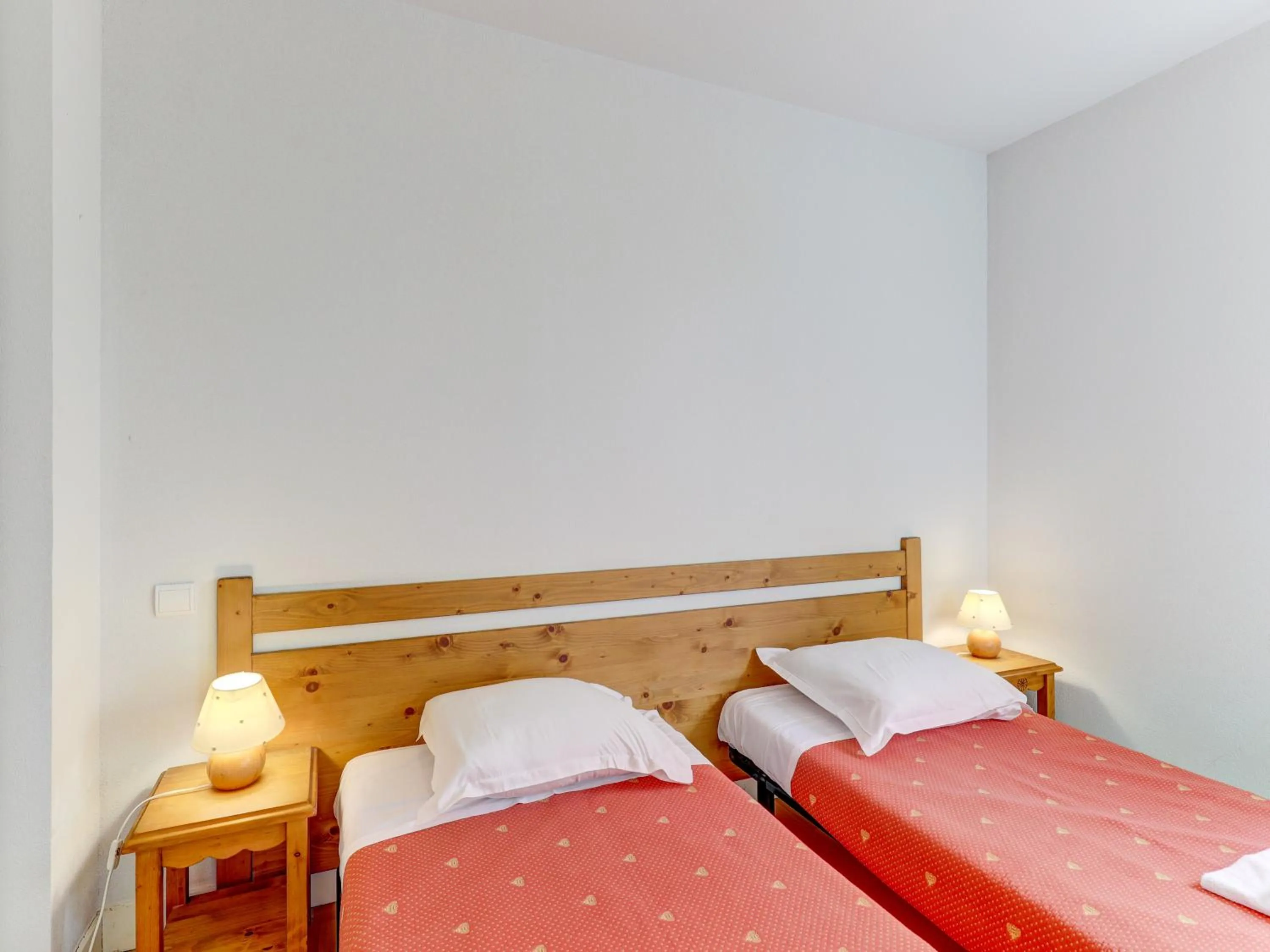 Bedroom, Bed in Vacancéole - Residence le Domaine du Bosquet