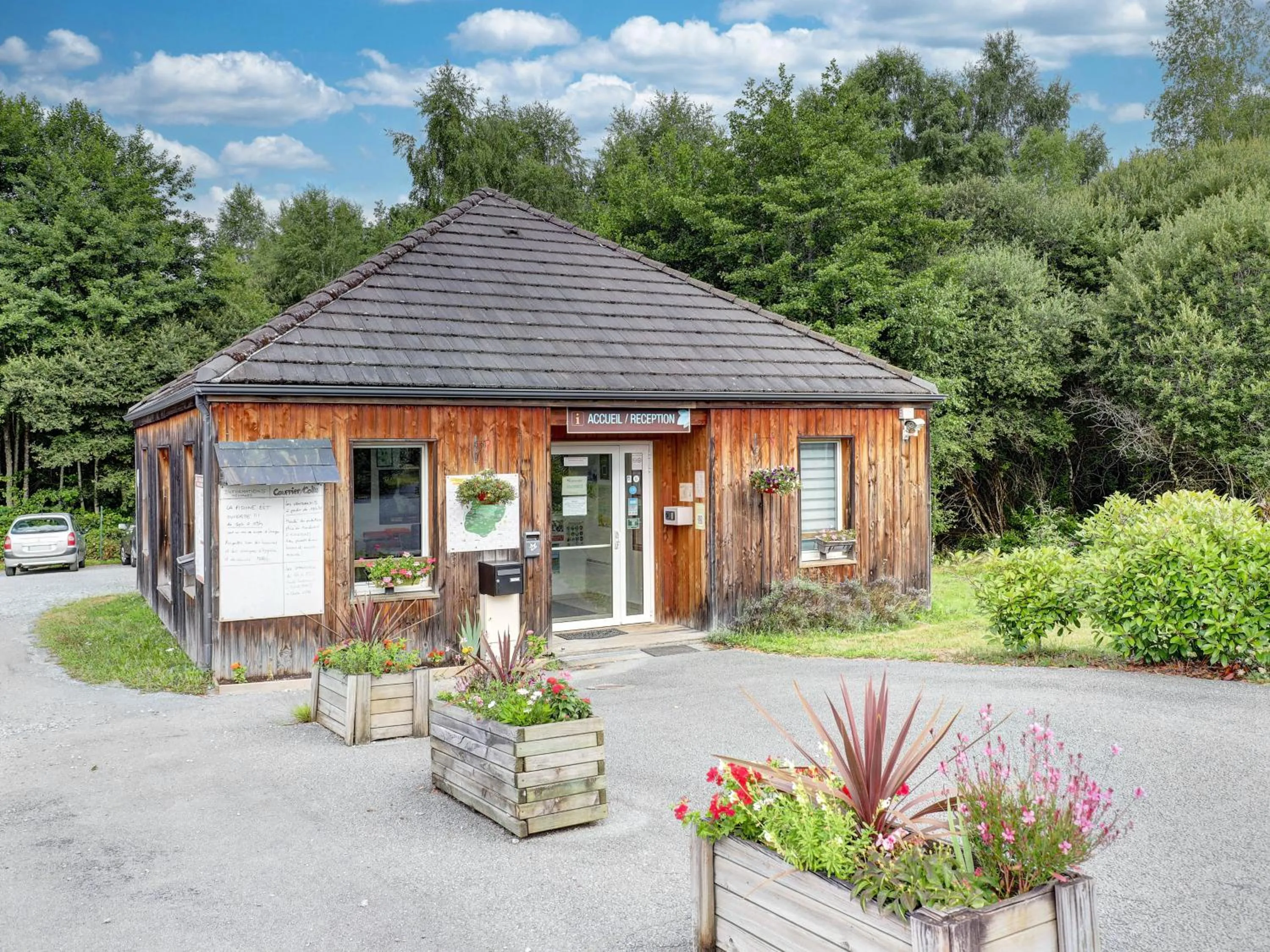 Lobby or reception in Vacancéole - Residence le Domaine du Bosquet