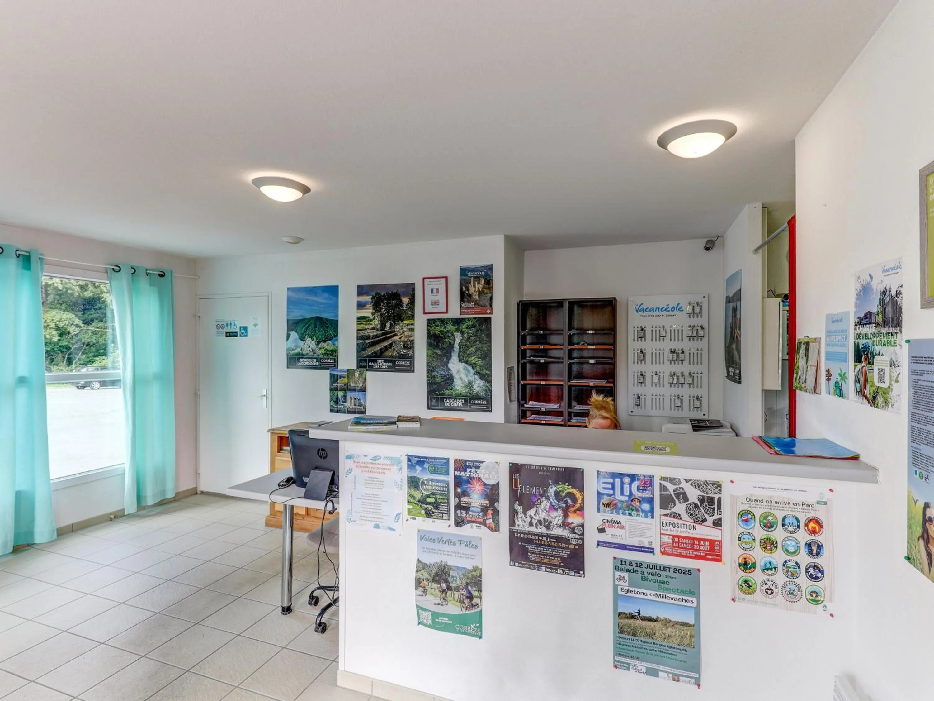 Lobby or reception in Vacancéole - Residence le Domaine du Bosquet