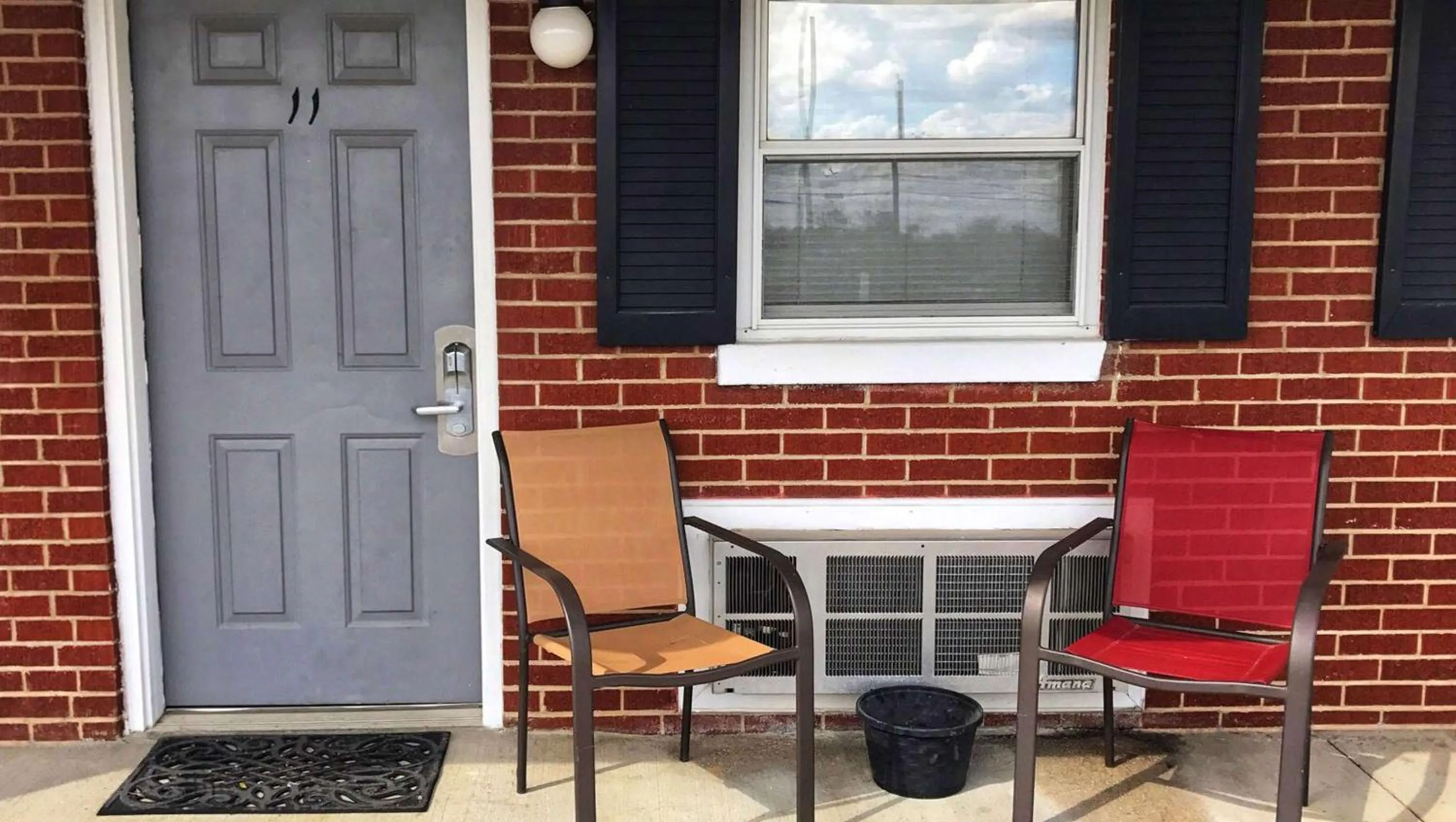 Property building in Lucky Vista Motel