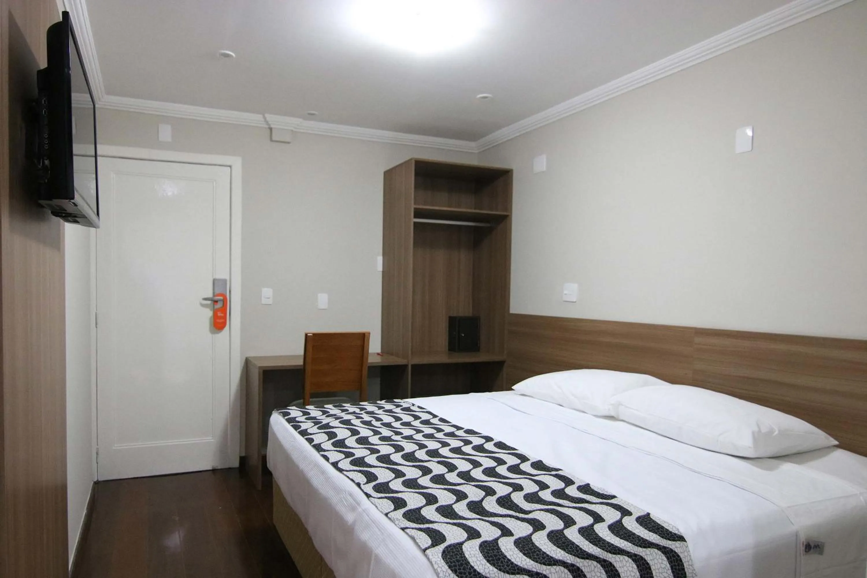 Photo of the whole room, Bed in Samba Belo Horizonte Centro