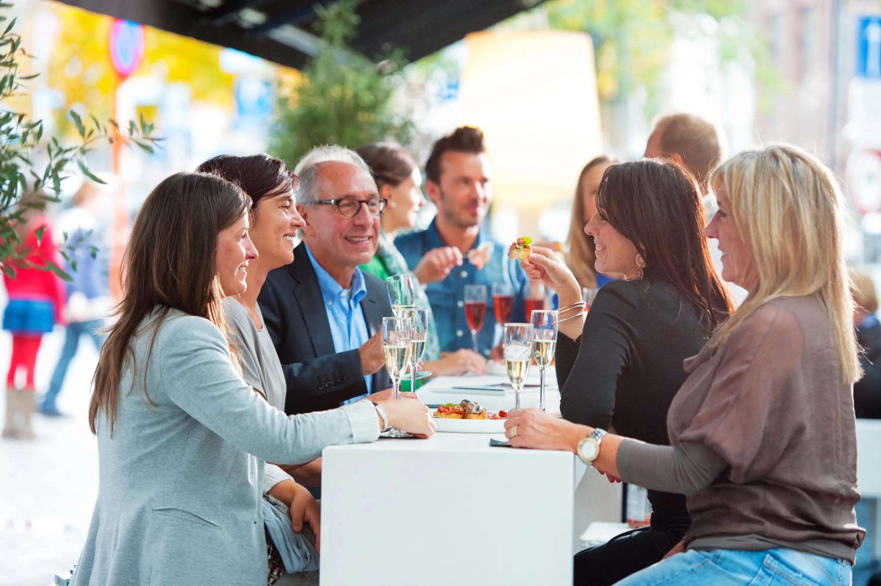 Restaurant/places to eat in HasHotel