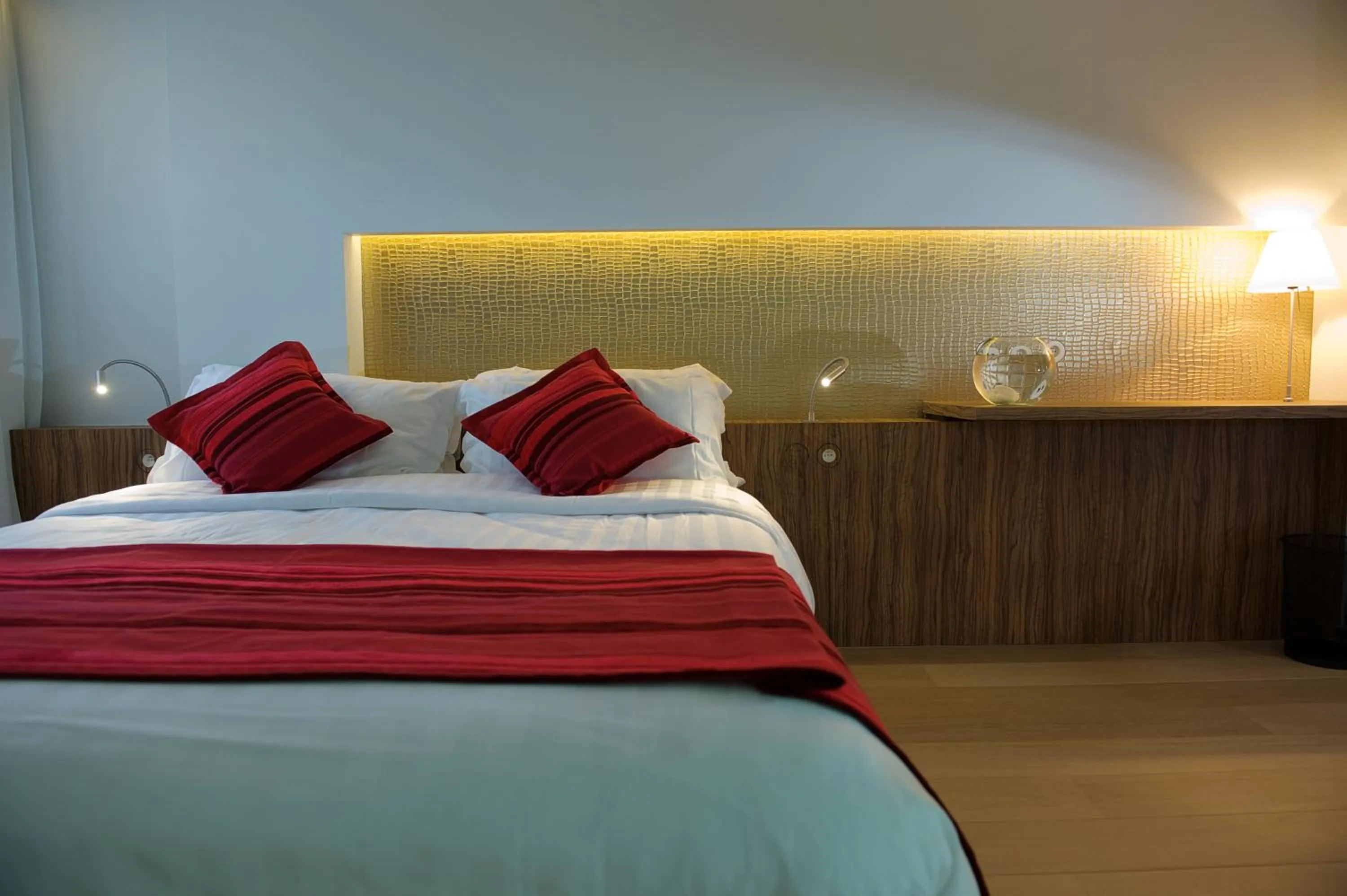 Shower, Bed in HasHotel