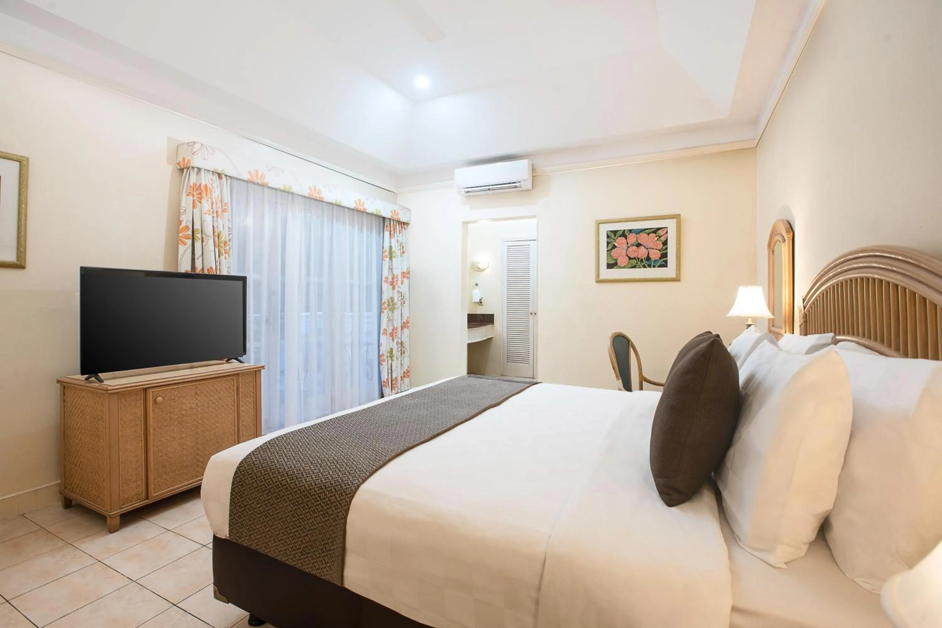 Bed in Aryaduta Lippo Village