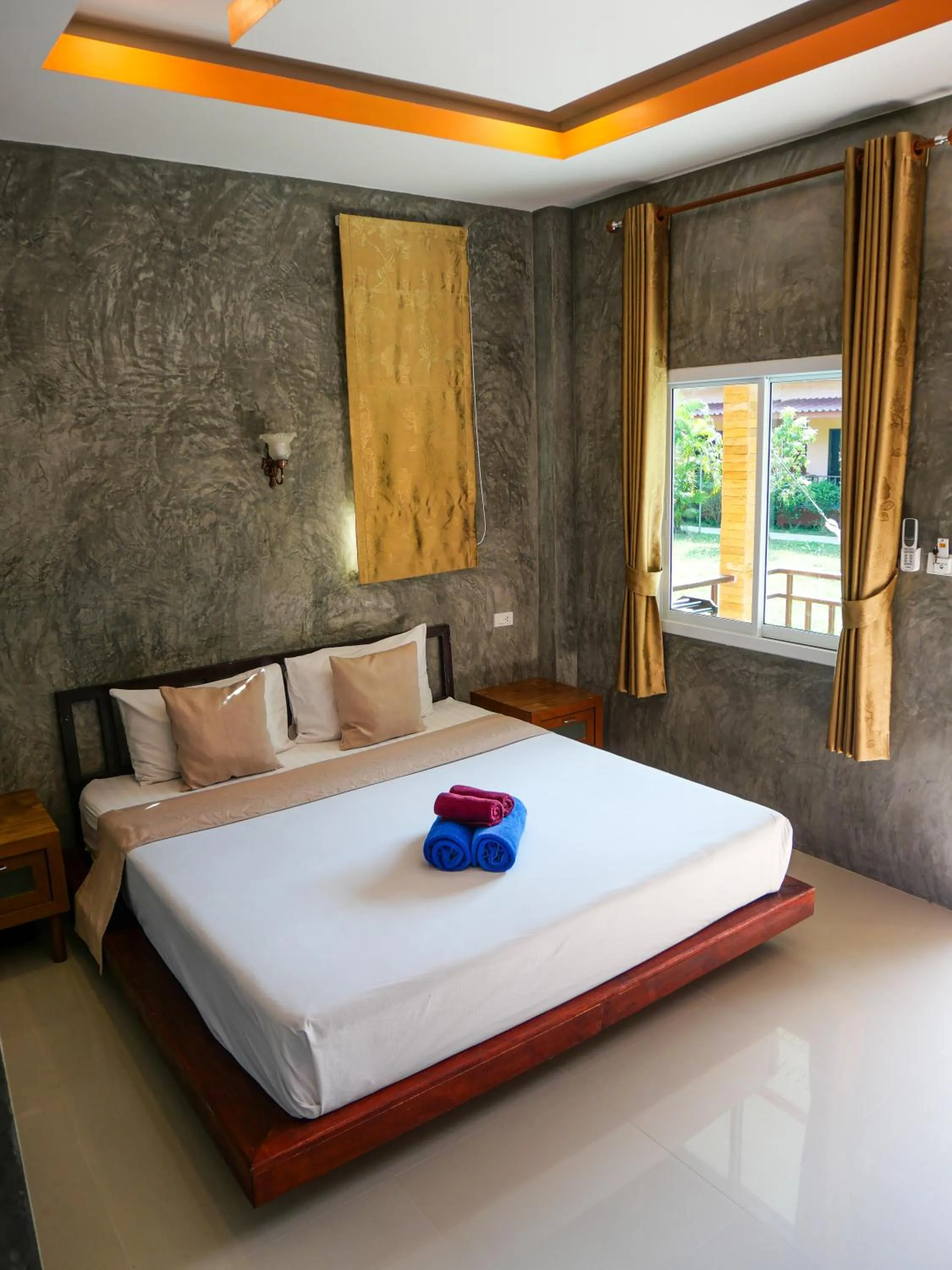 Bed in Toongyoong Longbeach Resort SHA Plus