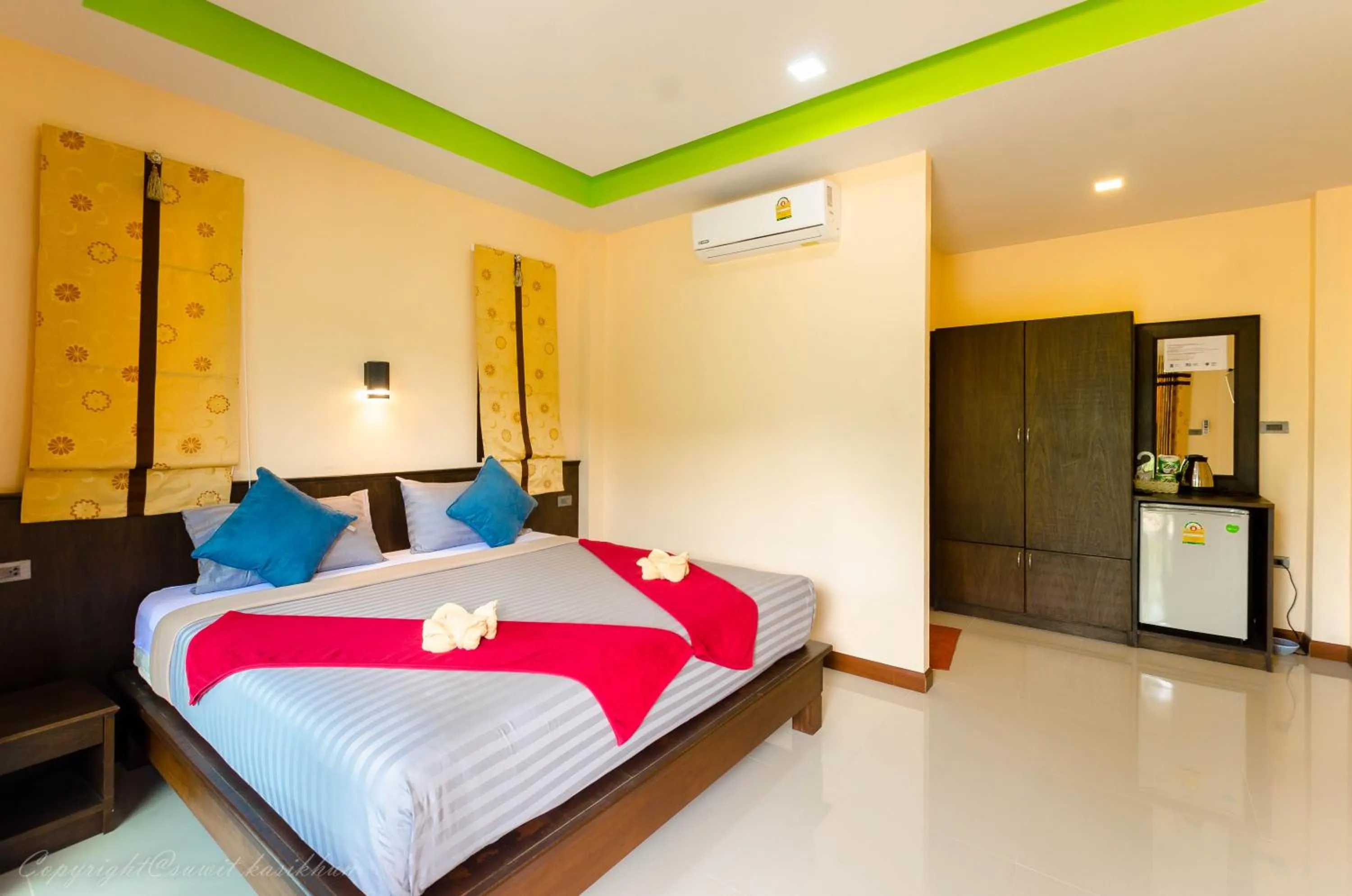 Bed in Toongyoong Longbeach Resort SHA Plus