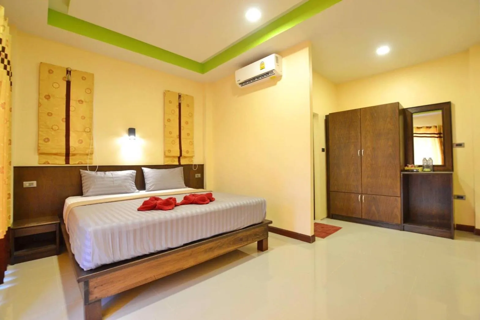 Bed in Toongyoong Longbeach Resort SHA Plus