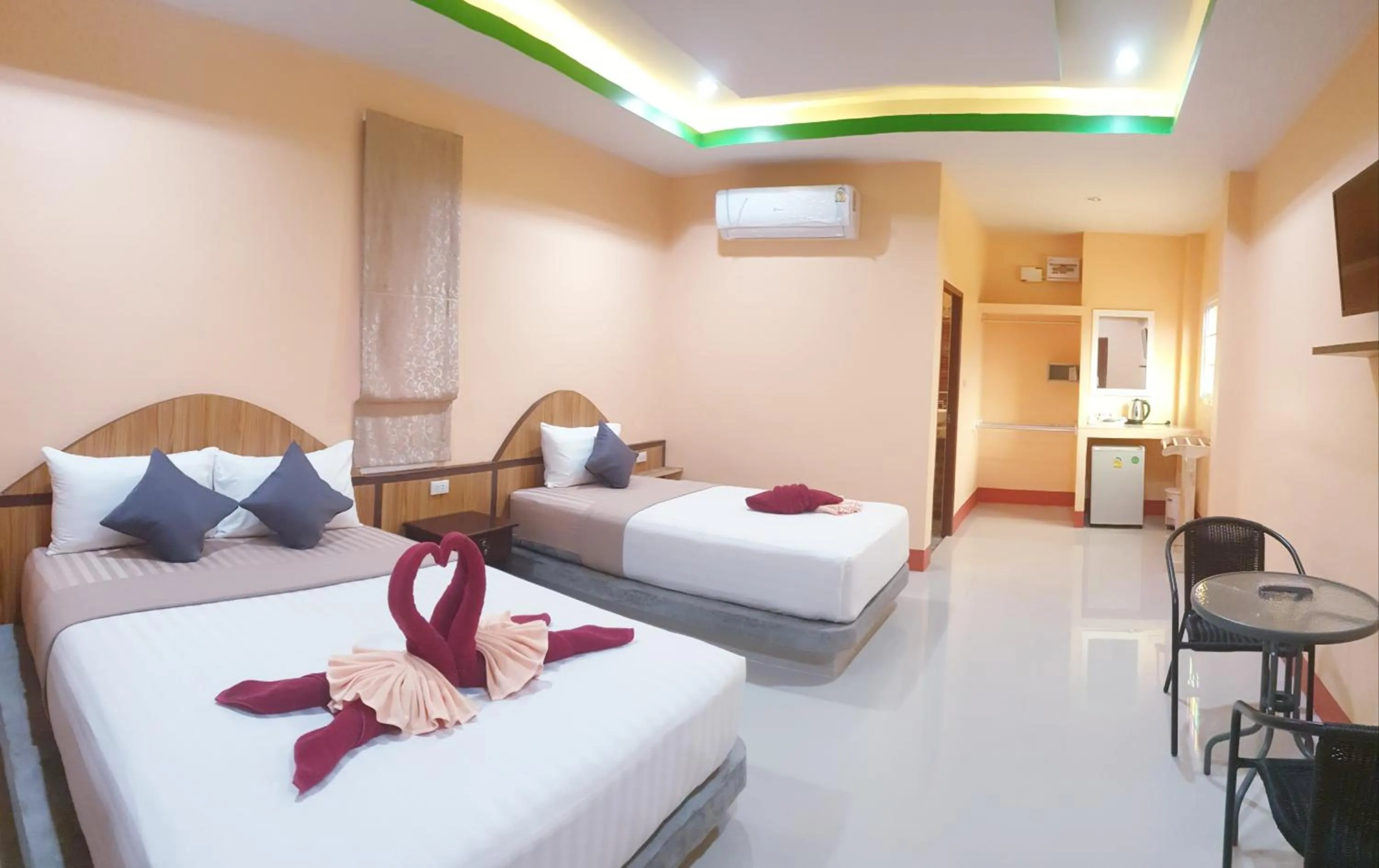 Bed in Toongyoong Longbeach Resort SHA Plus