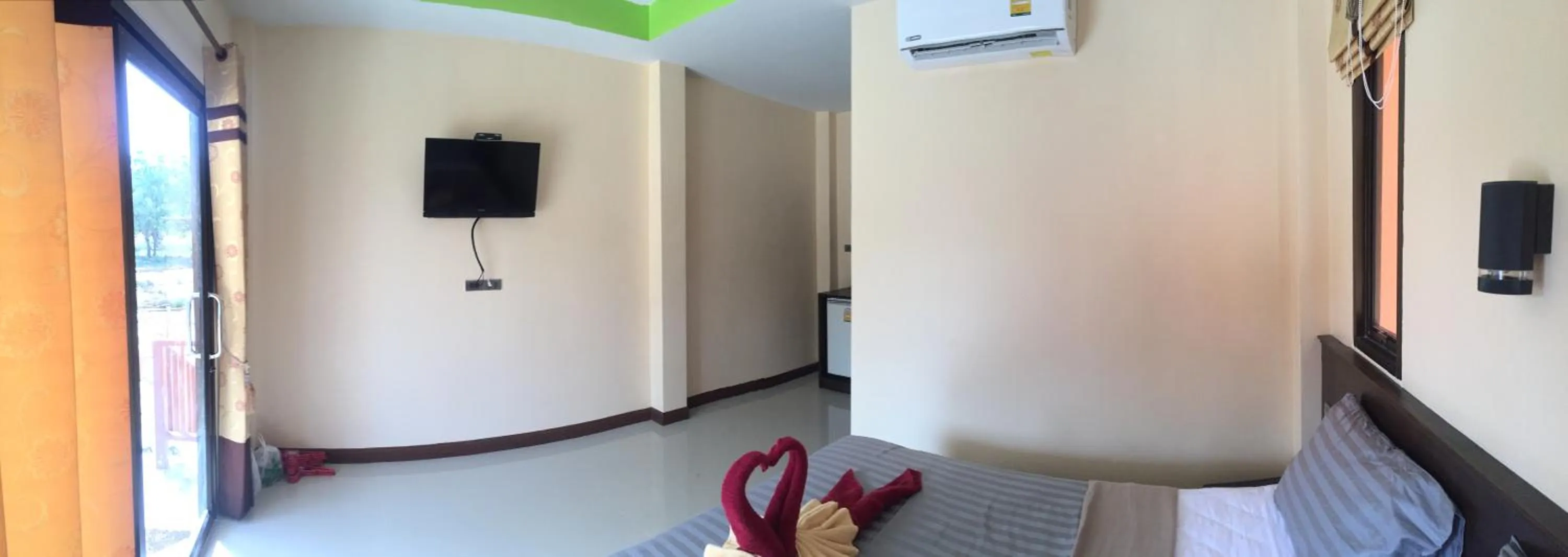 Bed in Toongyoong Longbeach Resort SHA Plus