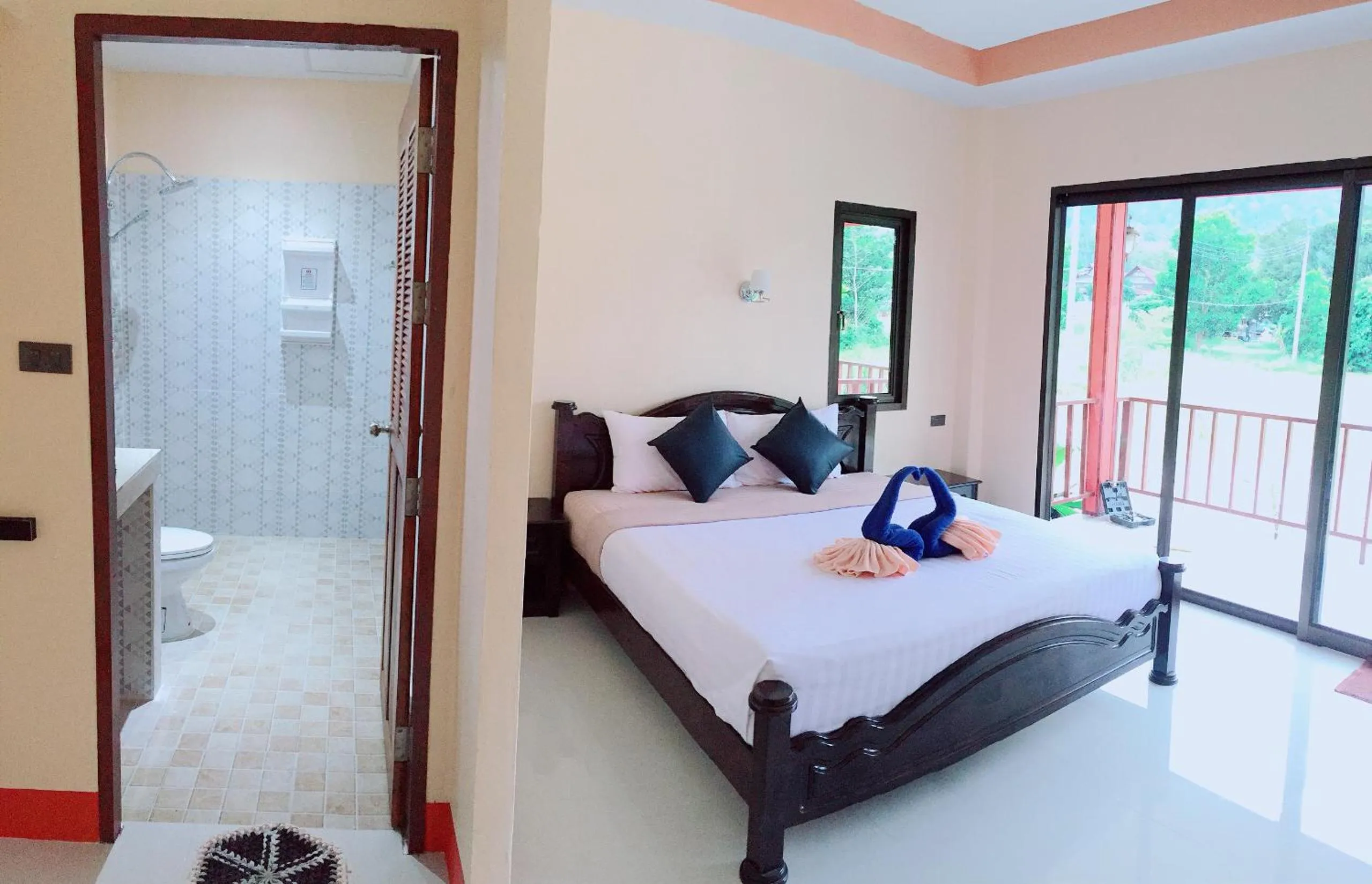Bed in Toongyoong Longbeach Resort SHA Plus