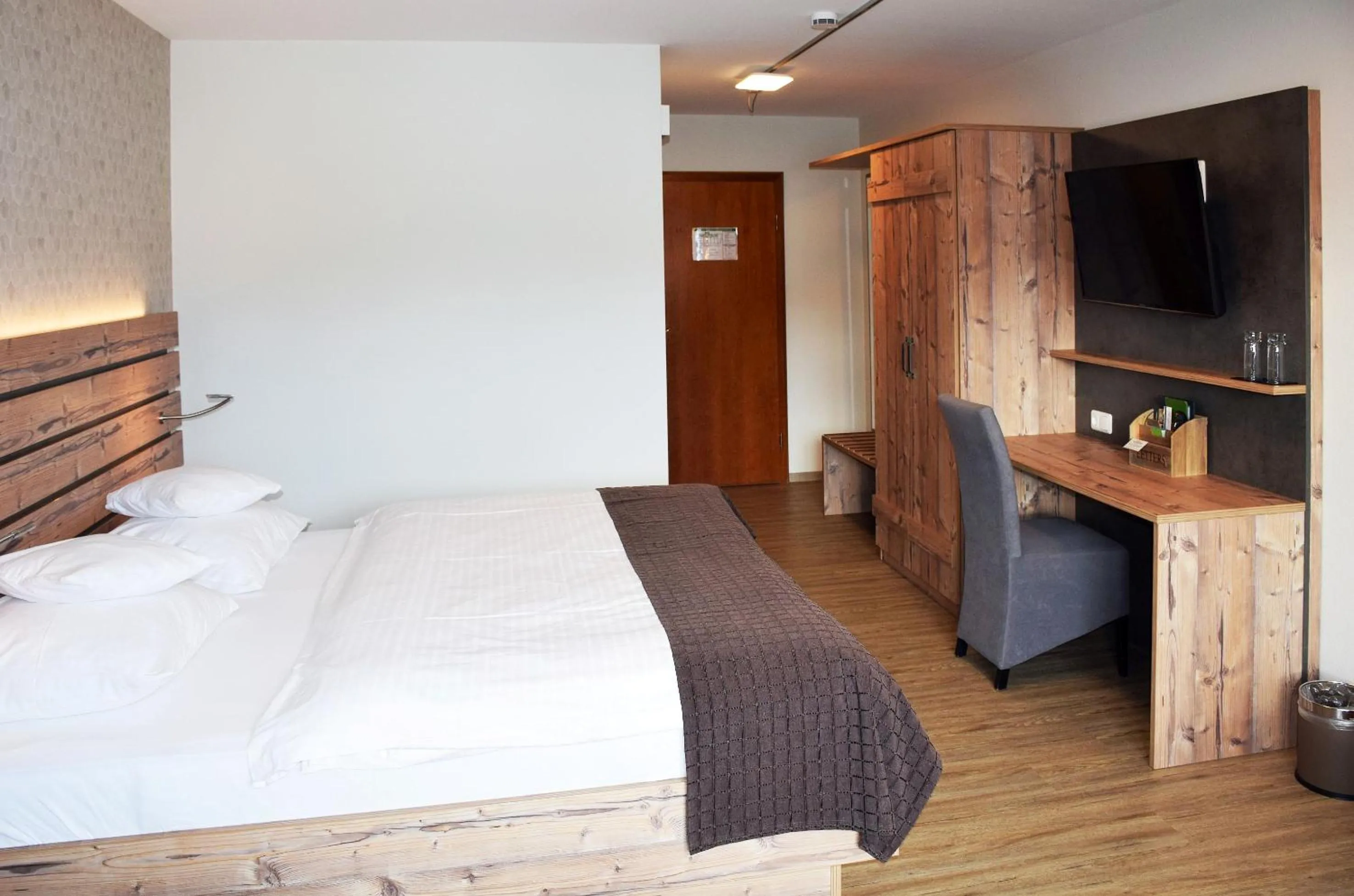 Bedroom, Bed in Allgäuer Panoramahotel