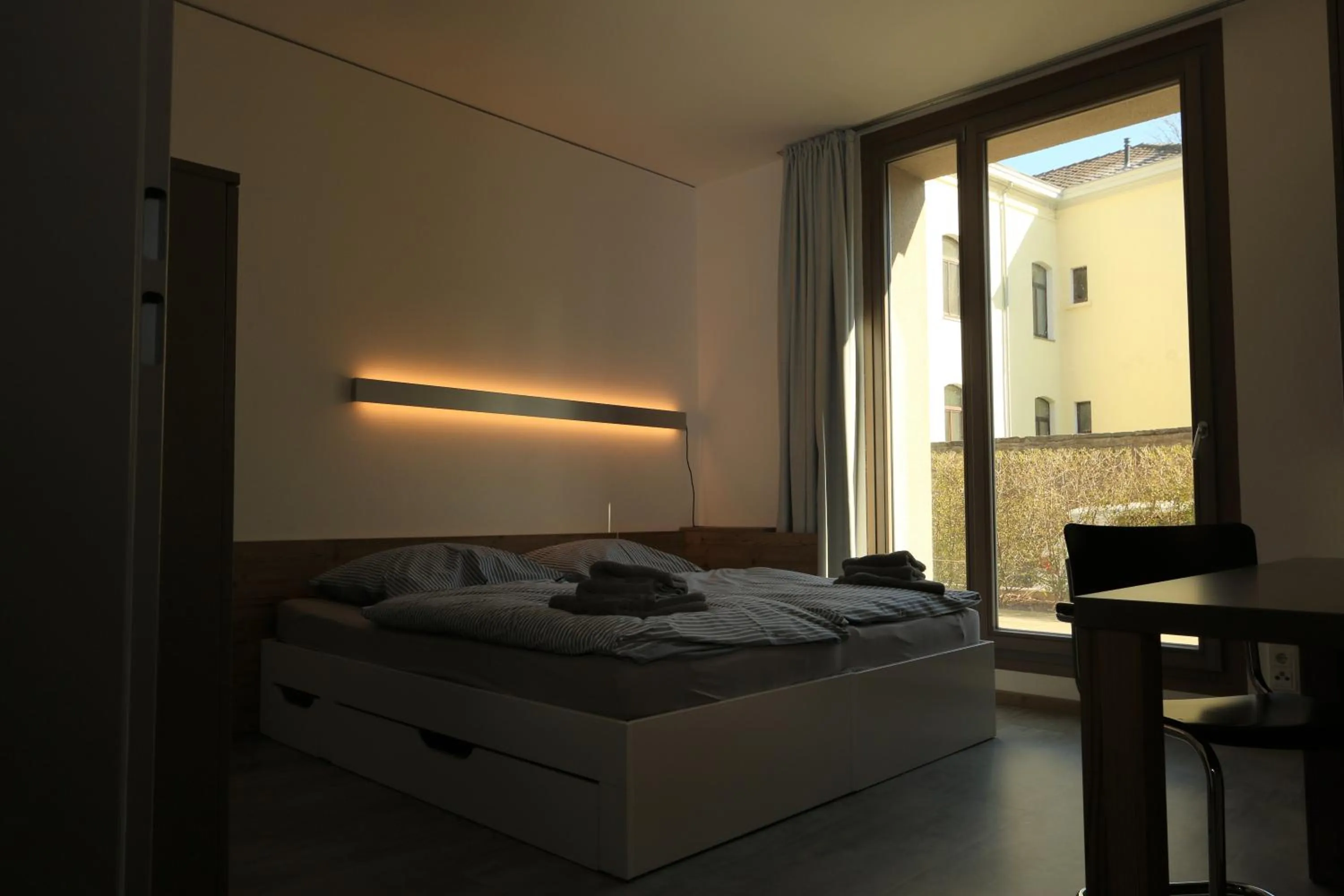 Bedroom, Bed in Campus Apartments