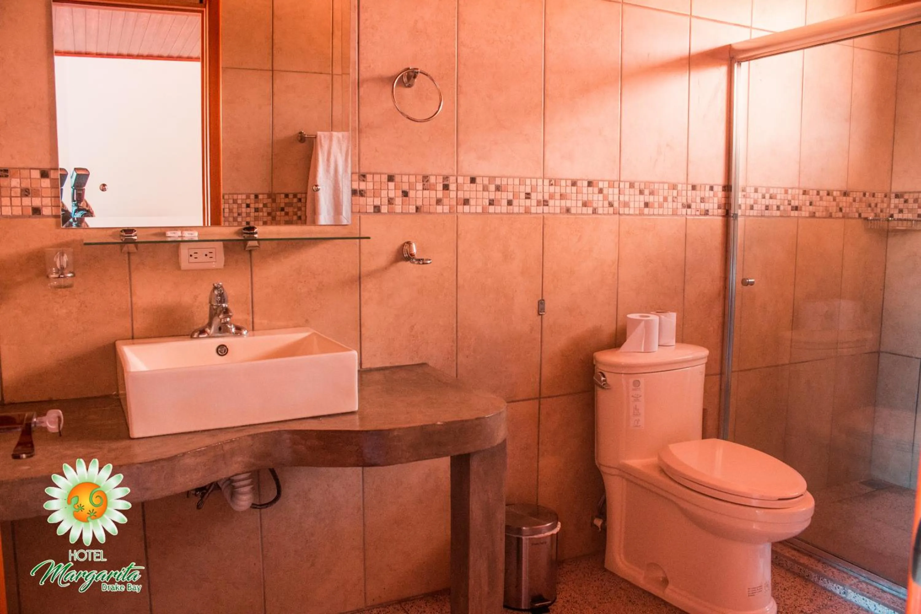 Bathroom in Hotel Margarita and Tour Operator Drake Bay
