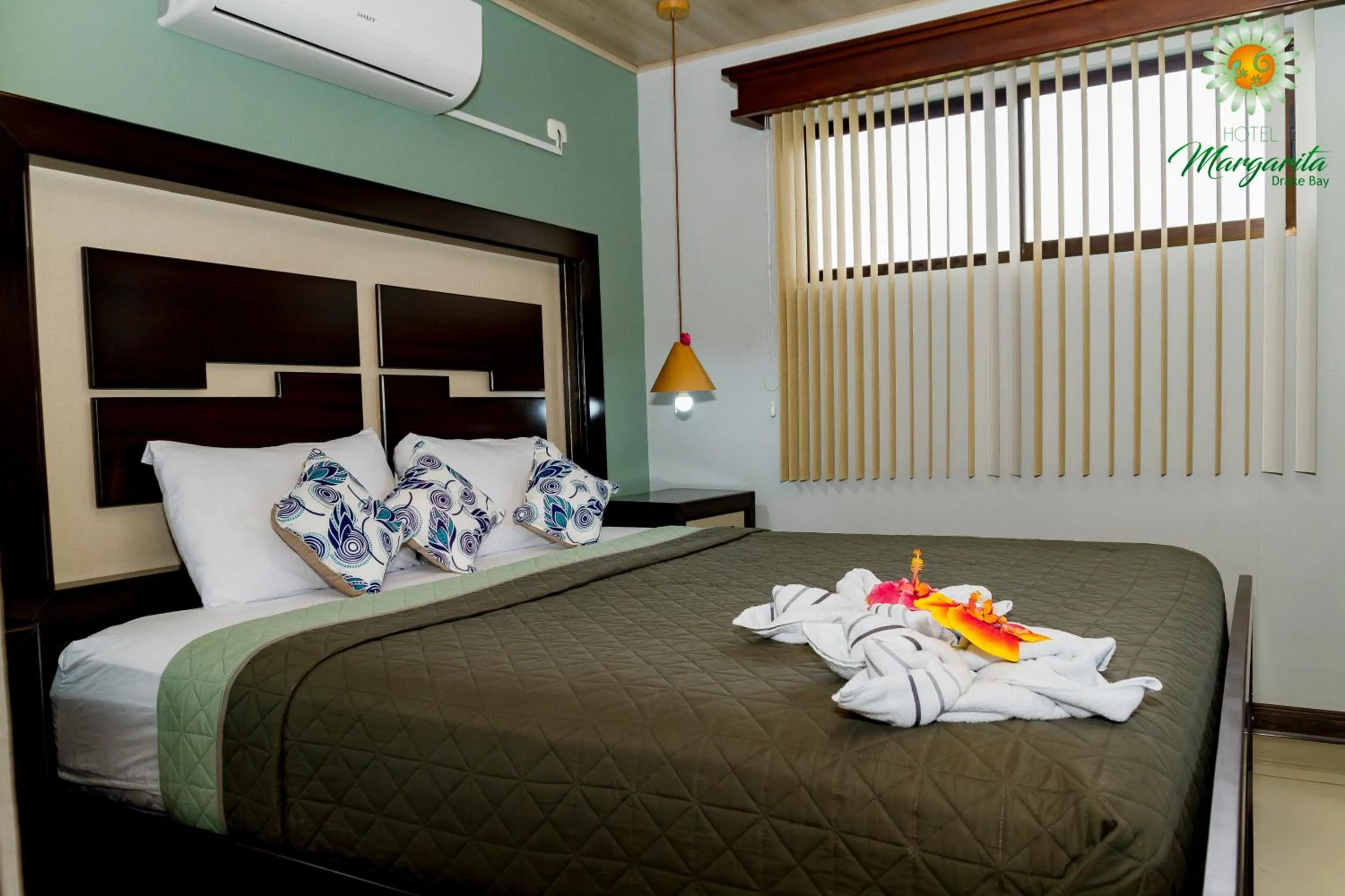 Bed in Hotel Margarita and Tour Operator Drake Bay