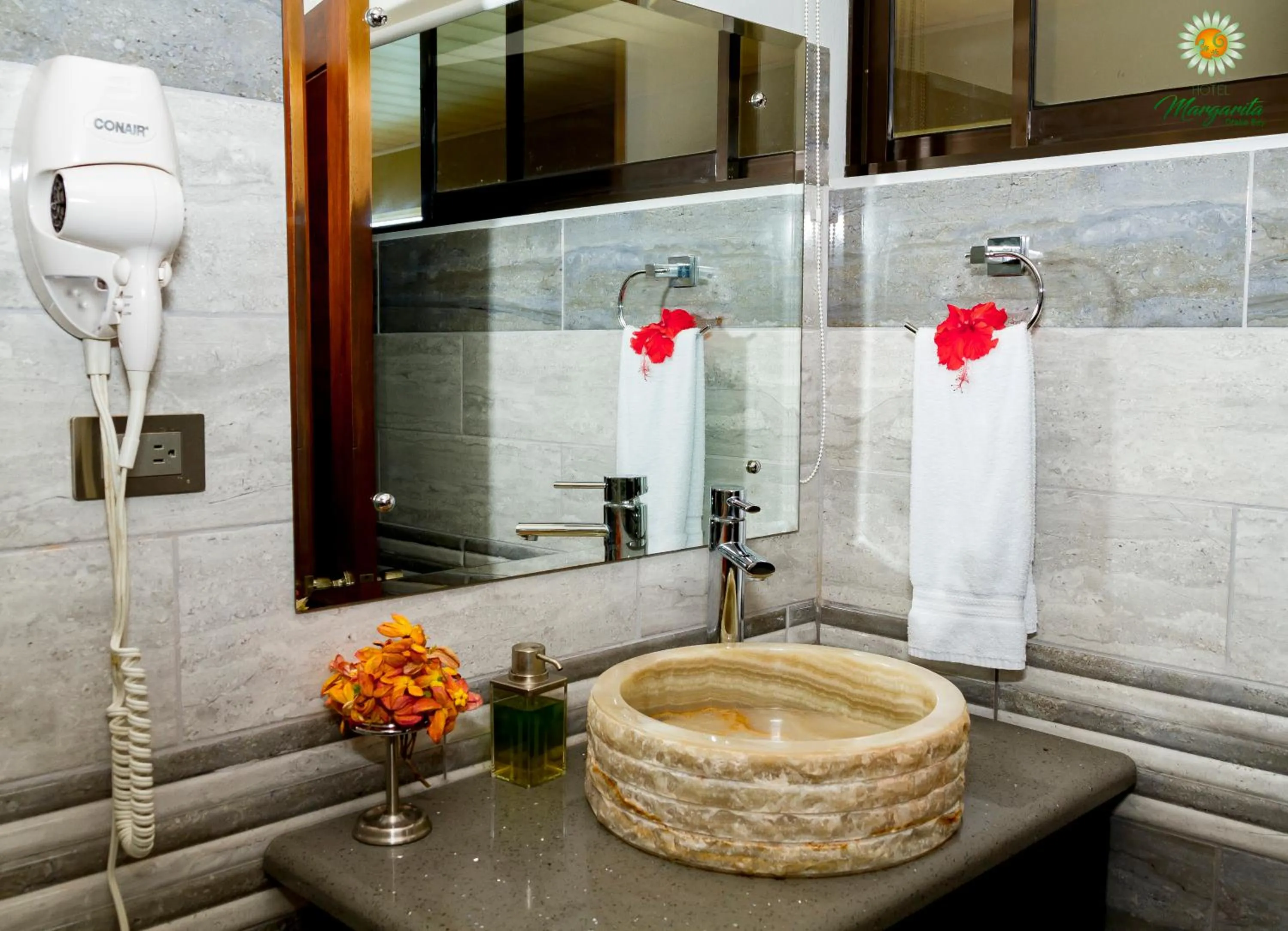 Hotel Margarita and Tour Operator Drake Bay