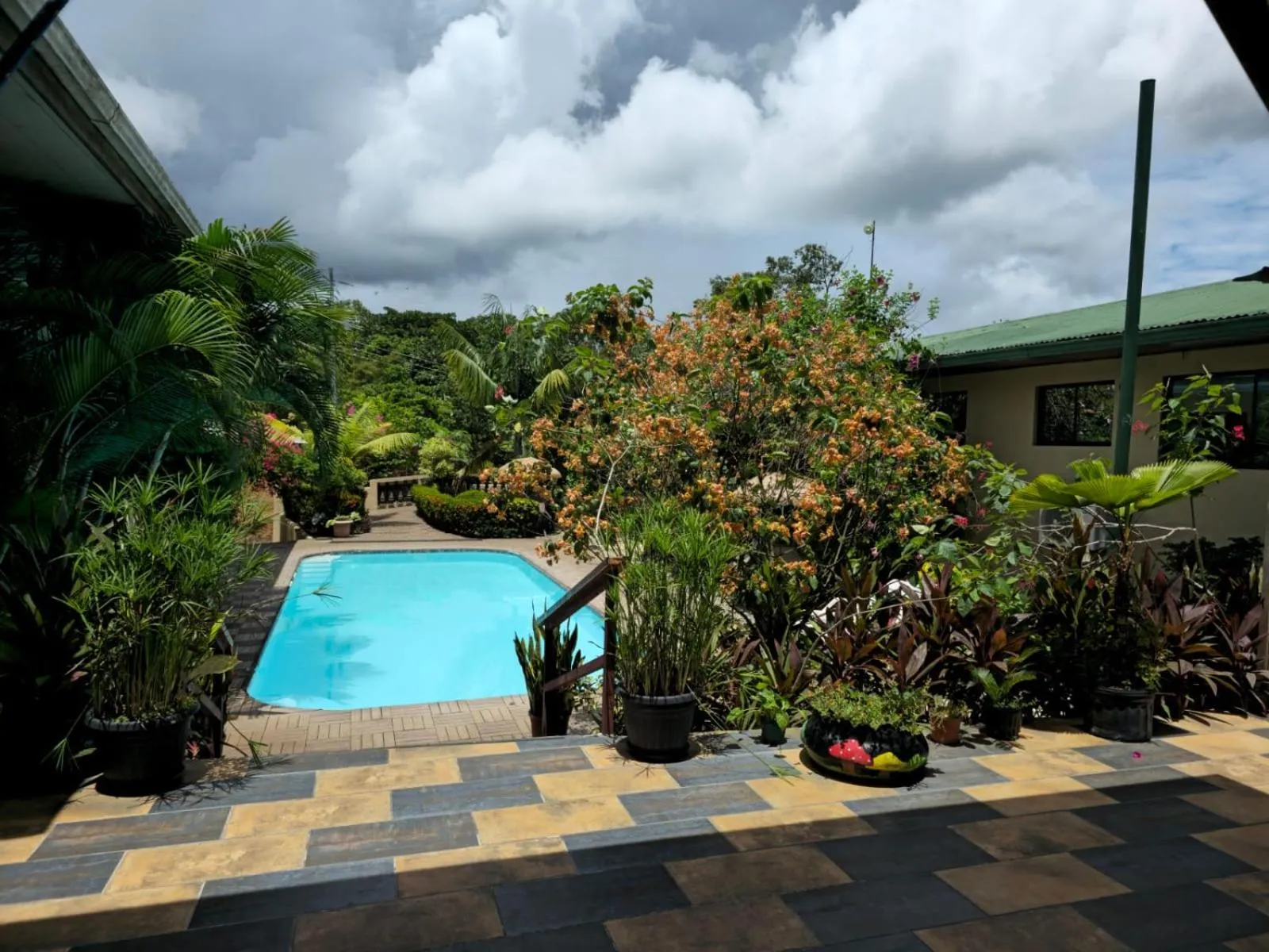 Hotel Margarita and Tour Operator Drake Bay