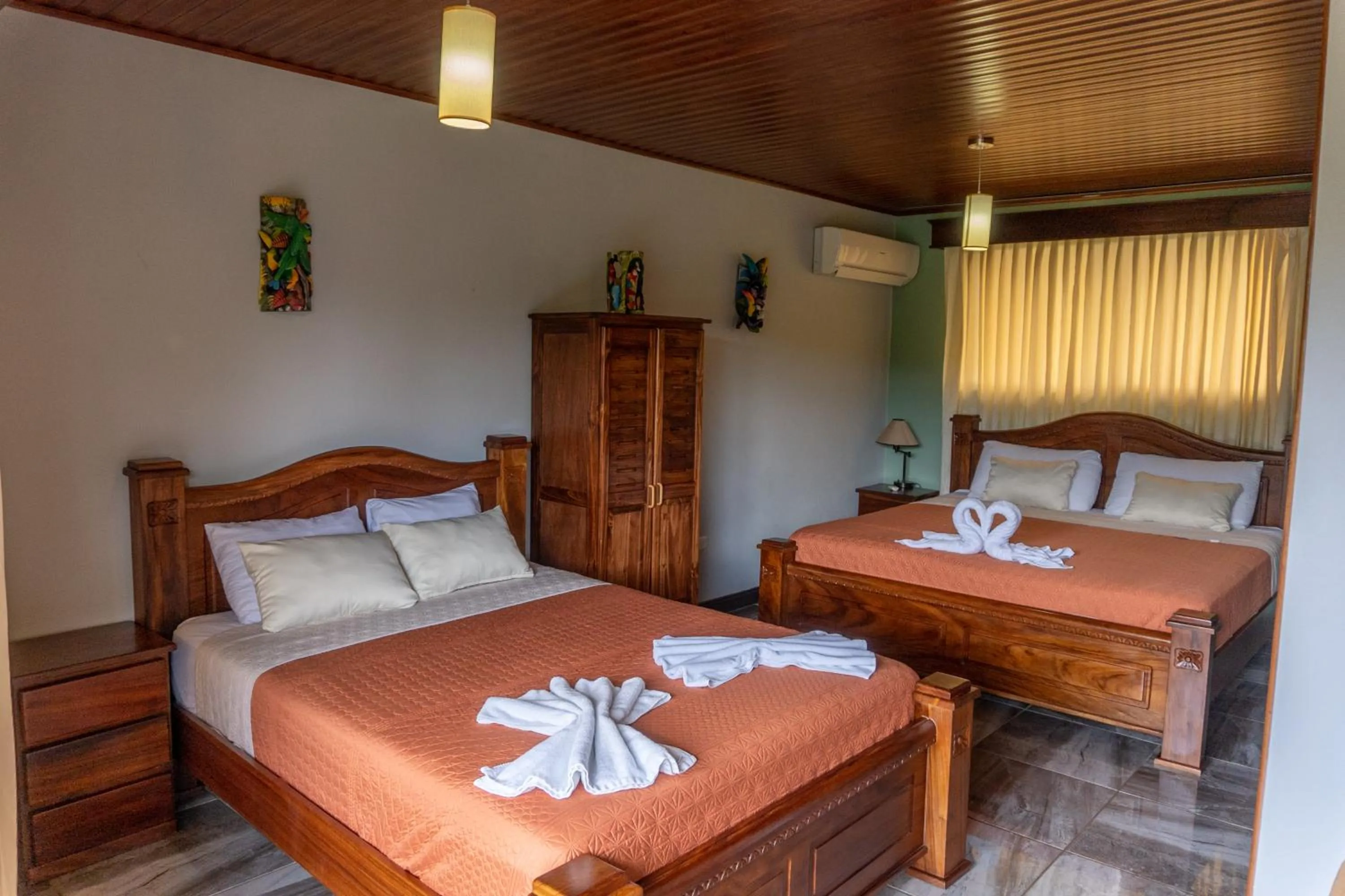 Bed in Hotel Margarita and Tour Operator Drake Bay