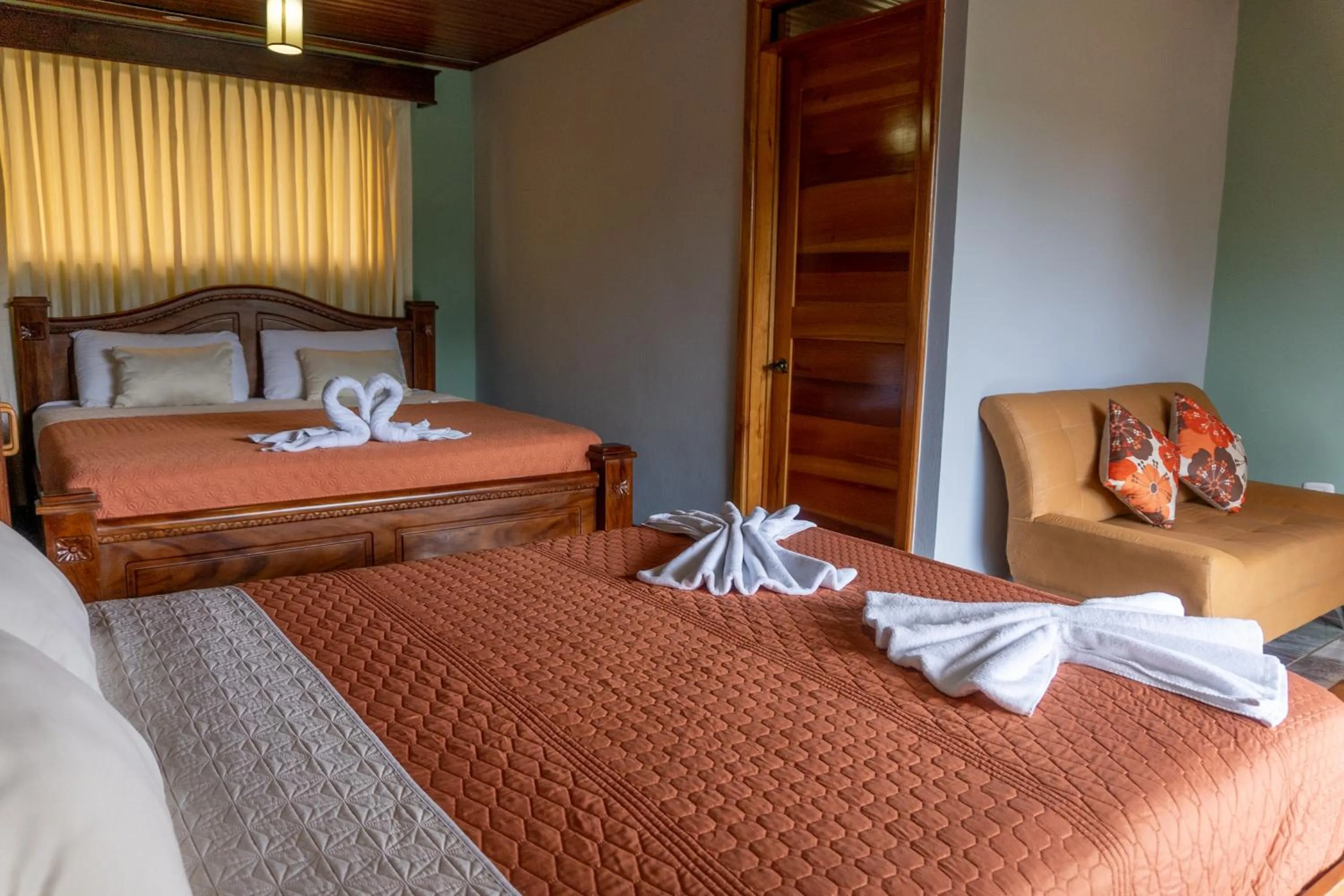 Bed in Hotel Margarita and Tour Operator Drake Bay