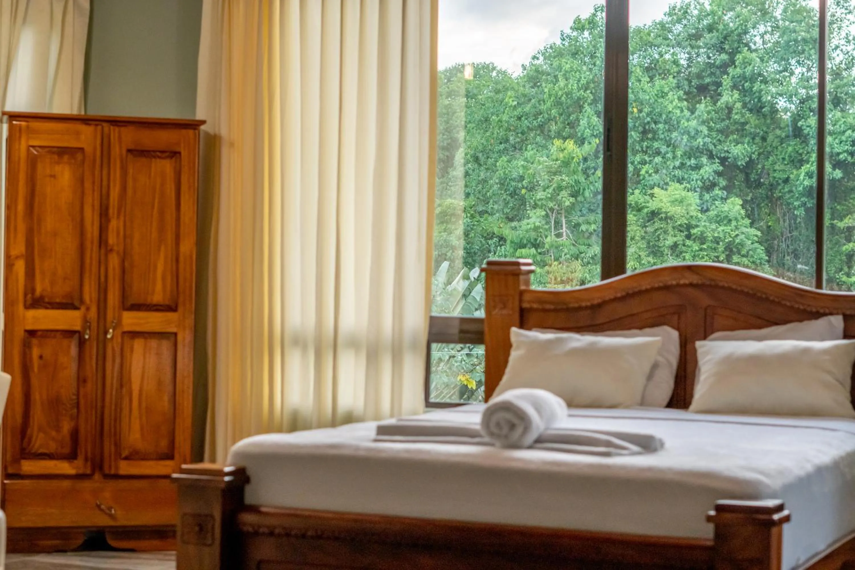 Bed in Hotel Margarita and Tour Operator Drake Bay