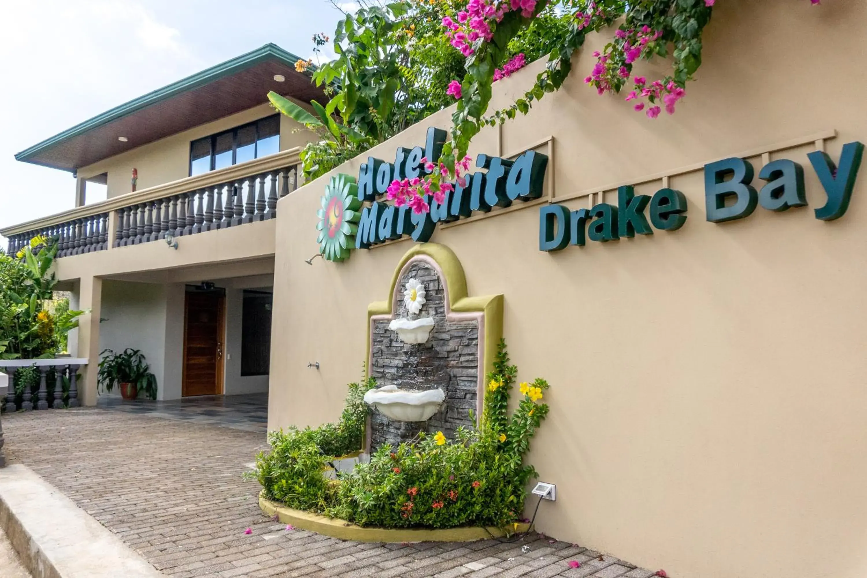 Facade/entrance in Hotel Margarita and Tour Operator Drake Bay Facade/entrance in Hotel Margarita and Tour Operator Drake Bay