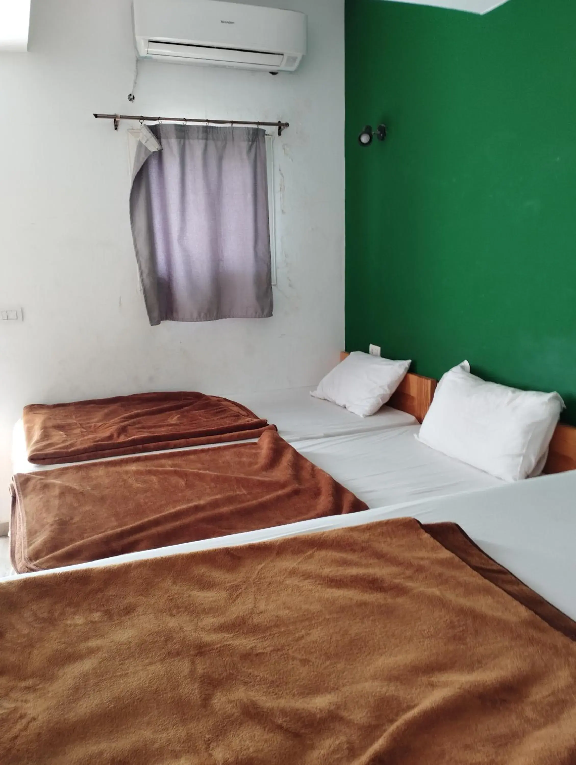 Standard Triple Room in Jowhara Hotel Standard Triple Room in Jowhara Hotel