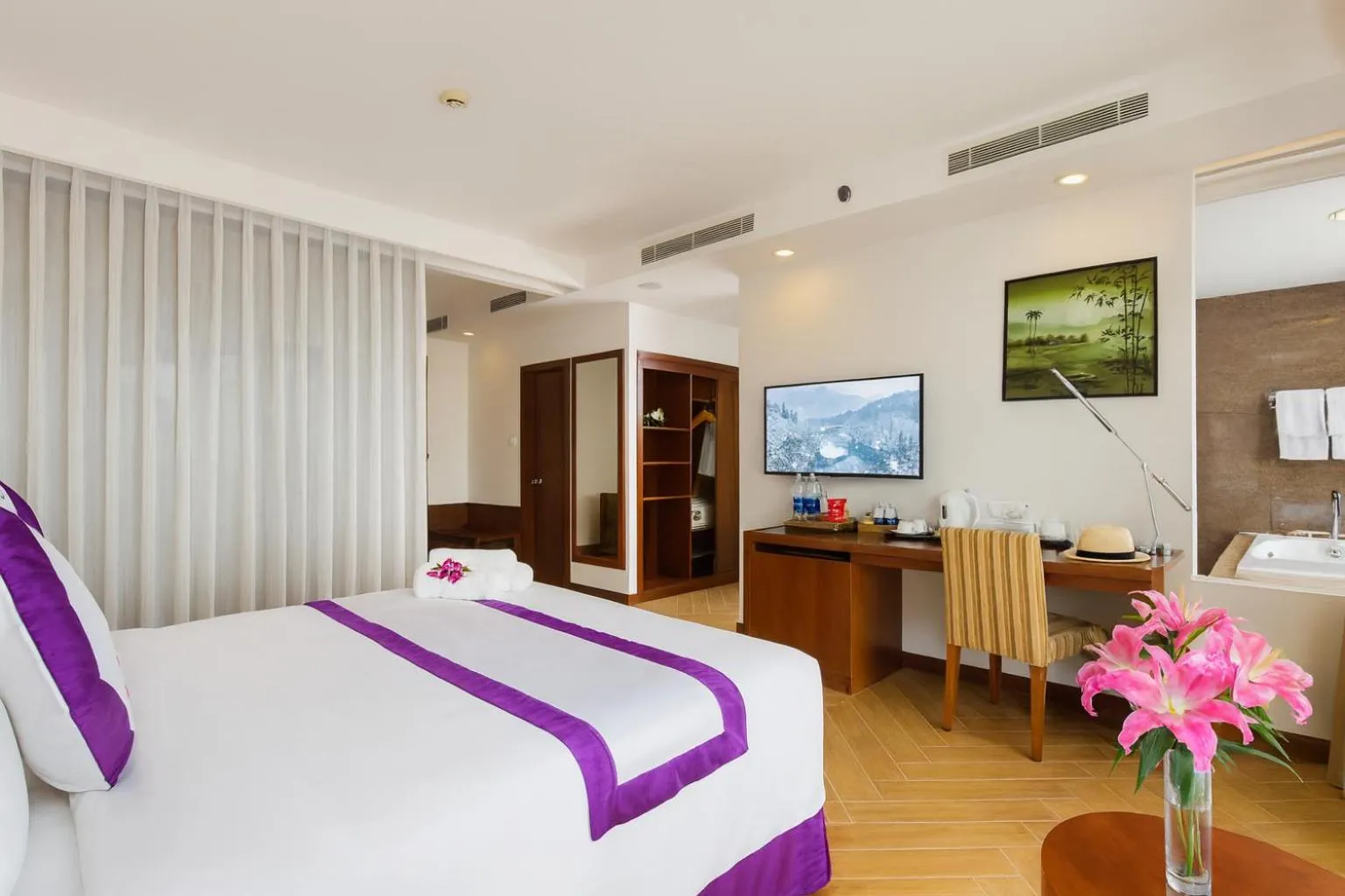 Bed in TTC Hotel Michelia