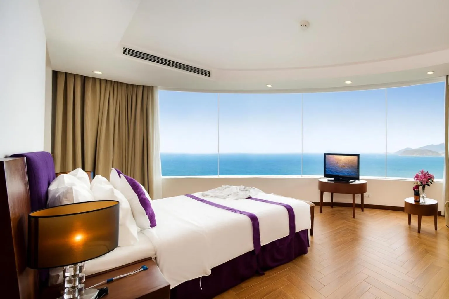 Bed in TTC Hotel Michelia