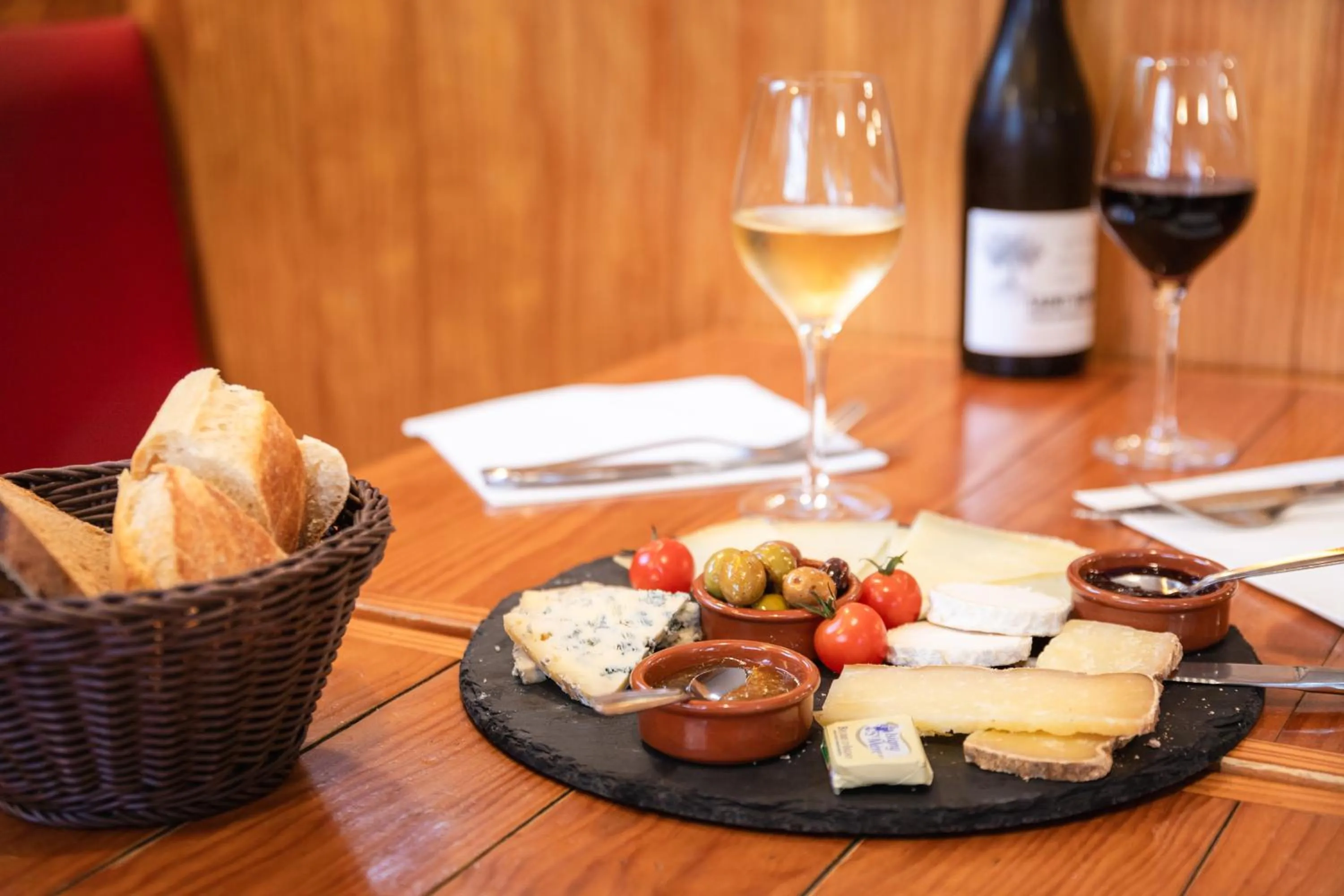 Restaurant/places to eat in Hôtel Le Bois Joli