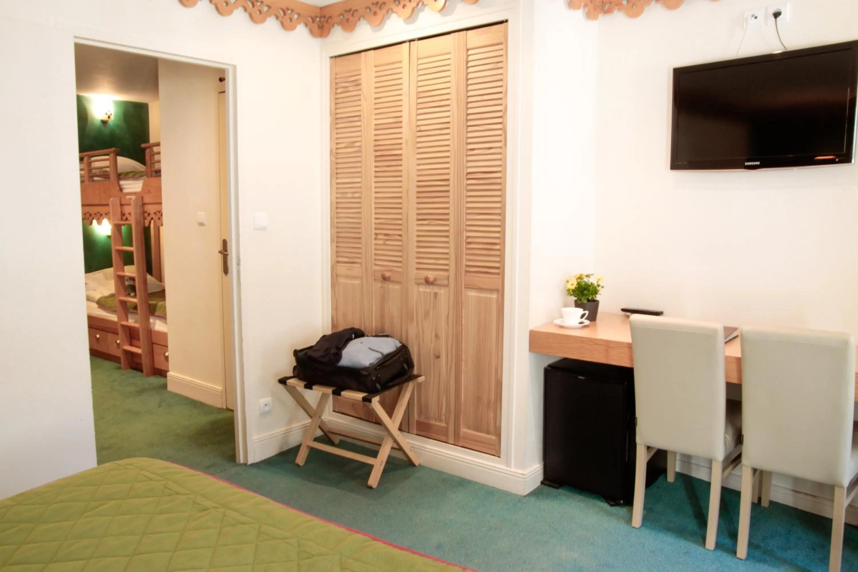 TV and multimedia in Hôtel Le Bois Joli