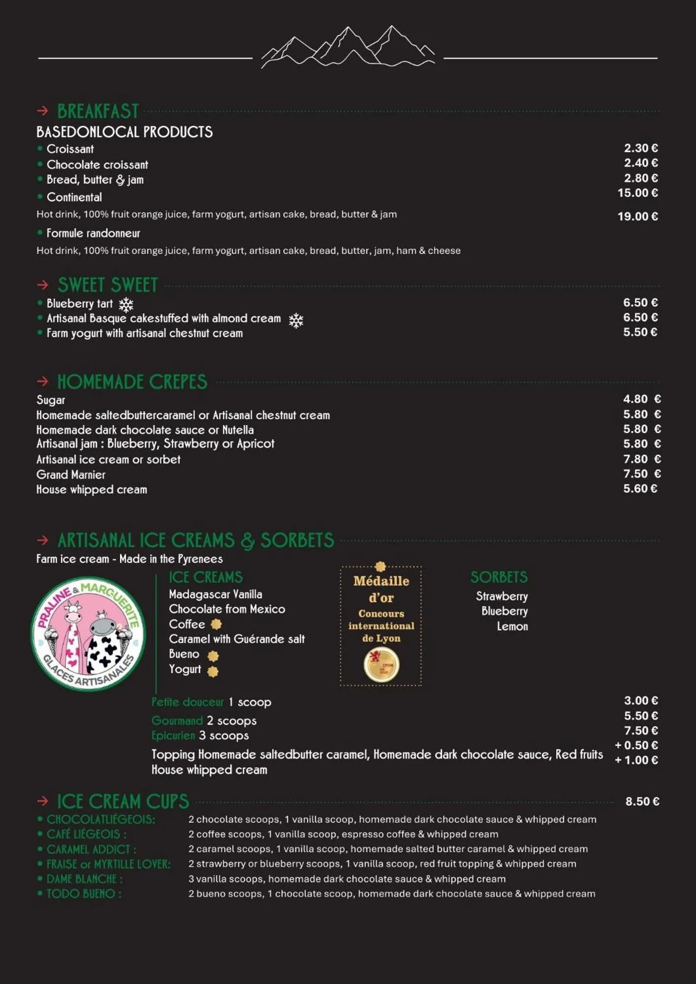 Lounge or bar in Hôtel Le Bois Joli