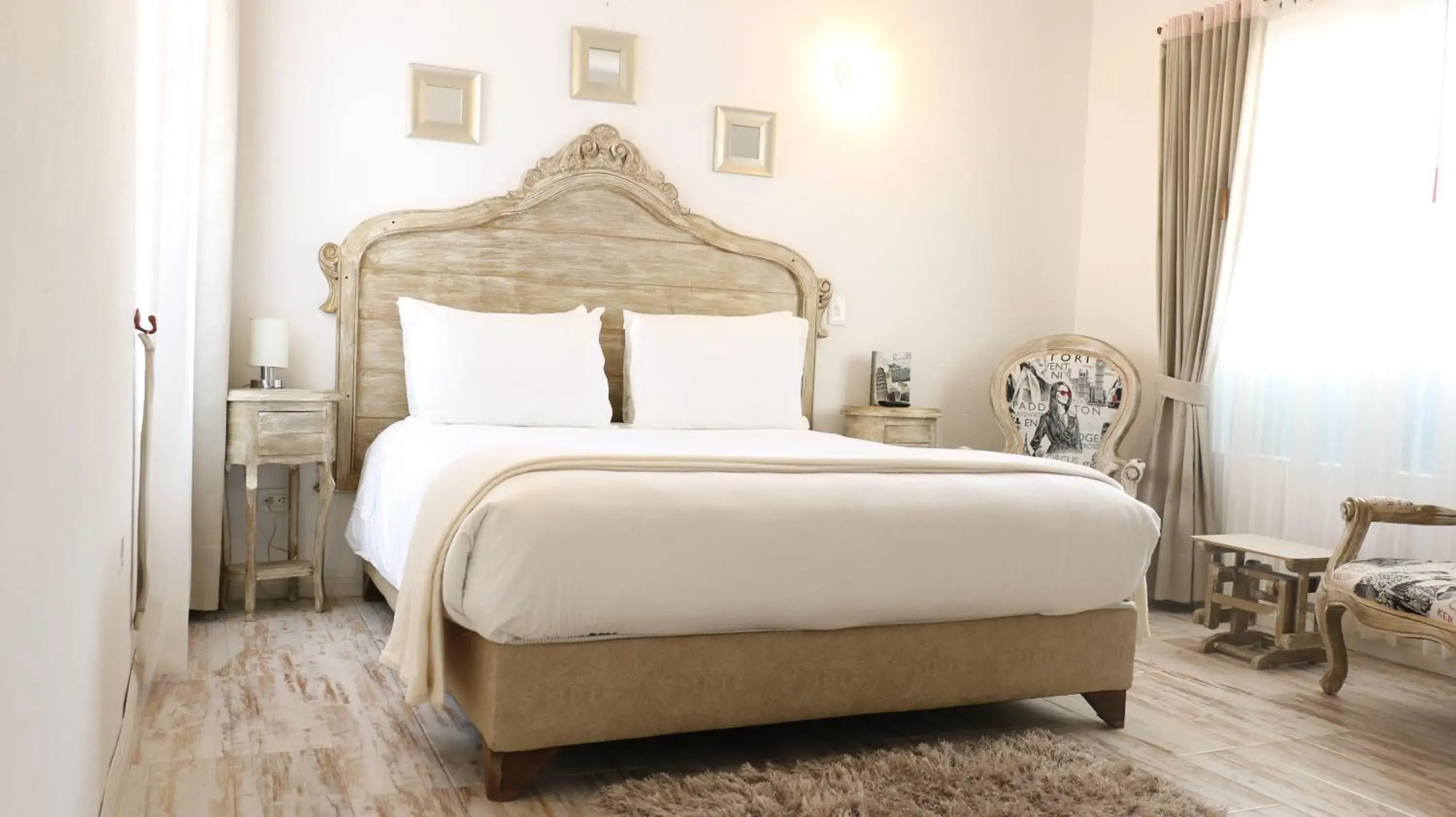 Deluxe Double Room with Bath in HOTEL BOUTIQUE Santa Helena Deluxe Double Room with Bath in HOTEL BOUTIQUE Santa Helena