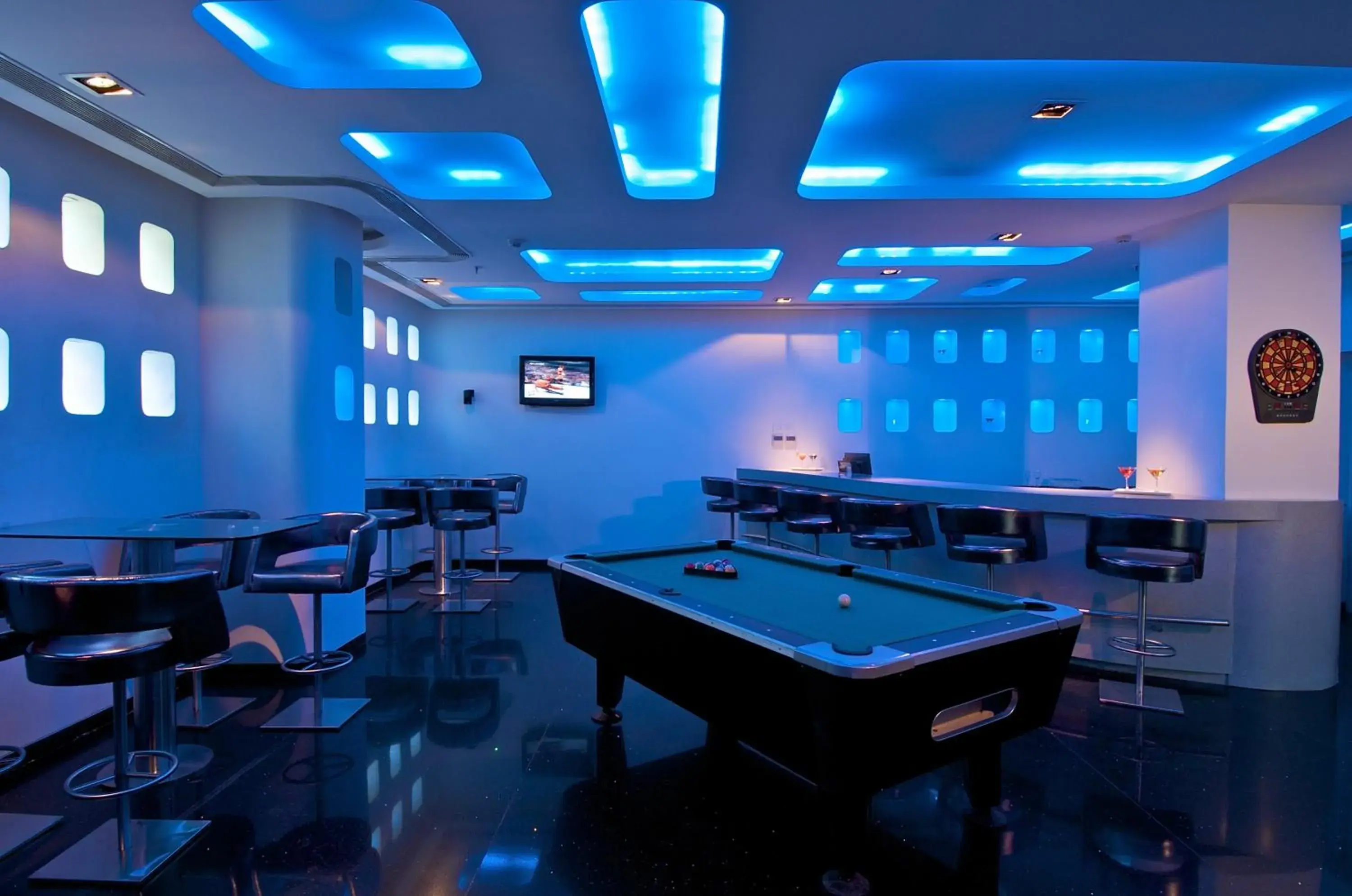 Lounge or bar in Keys Select by Lemon Tree Hotels, Thiruvananthapuram Lounge or bar in Keys Select by Lemon Tree Hotels, Thiruvananthapuram