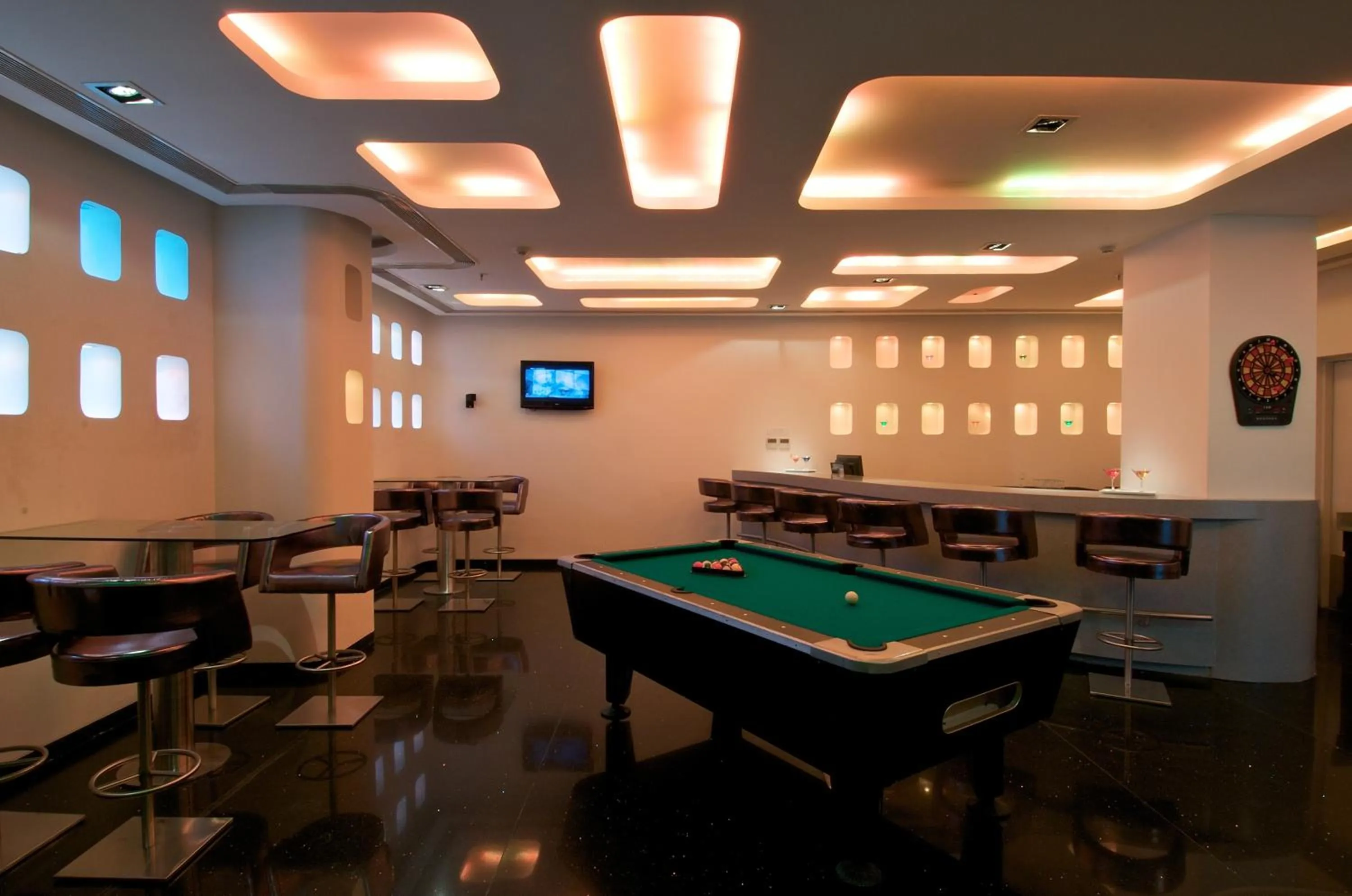Lounge or bar in Keys Select by Lemon Tree Hotels, Thiruvananthapuram