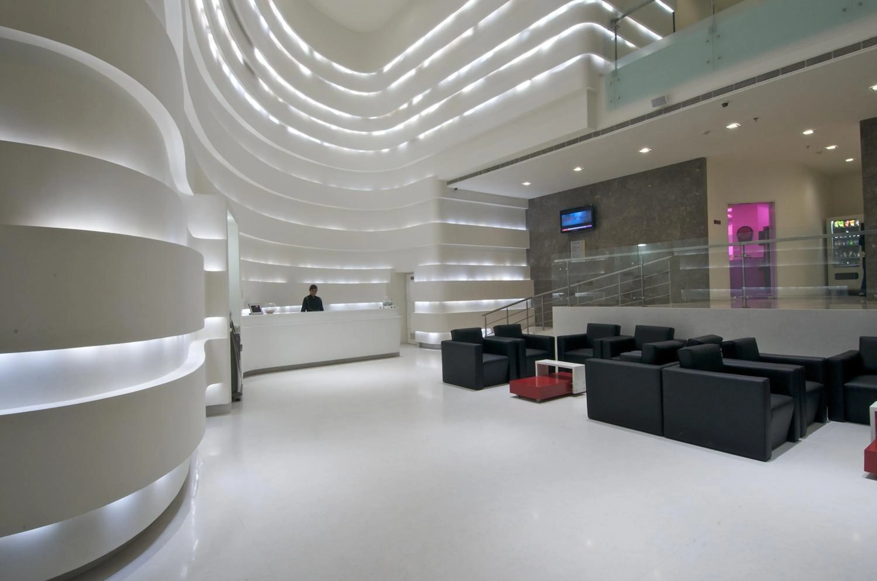 Lounge or bar in Keys Select by Lemon Tree Hotels, Thiruvananthapuram